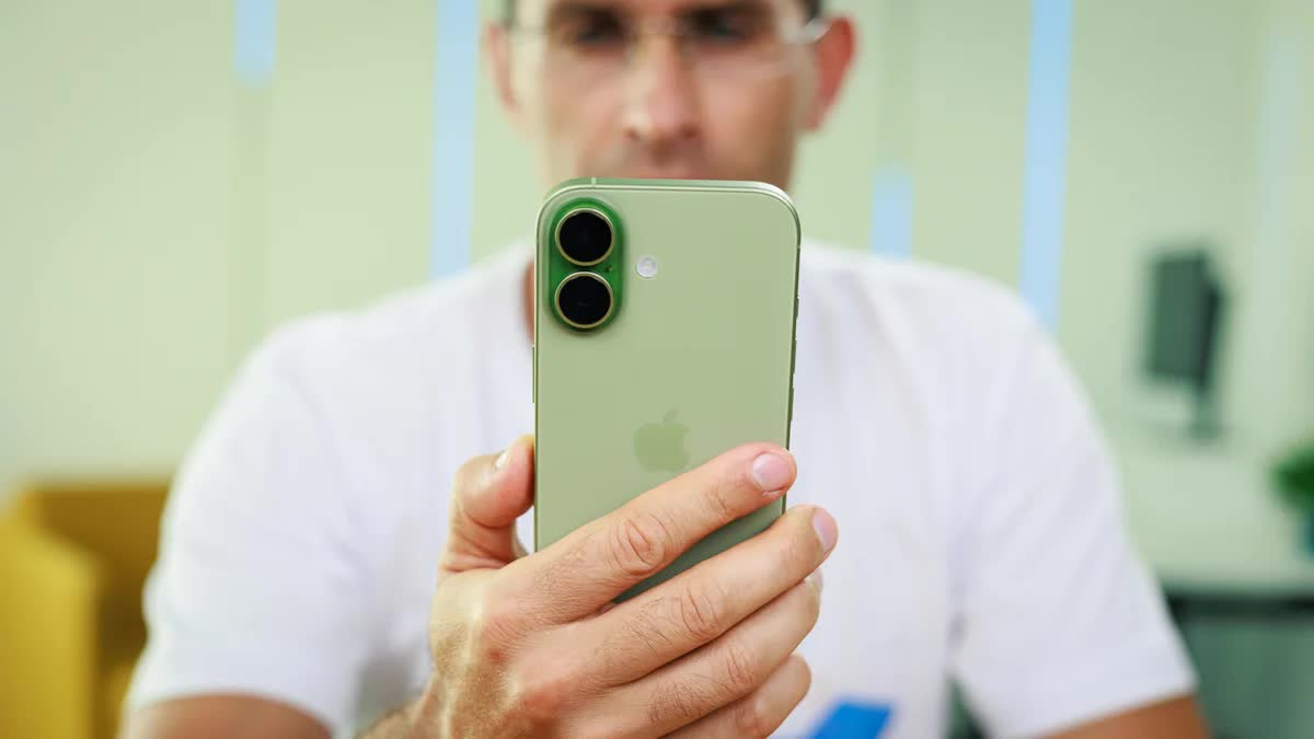 Apple hứng bão chỉ trích khiến iPhone 17 'mất điểm' - Ảnh 1.