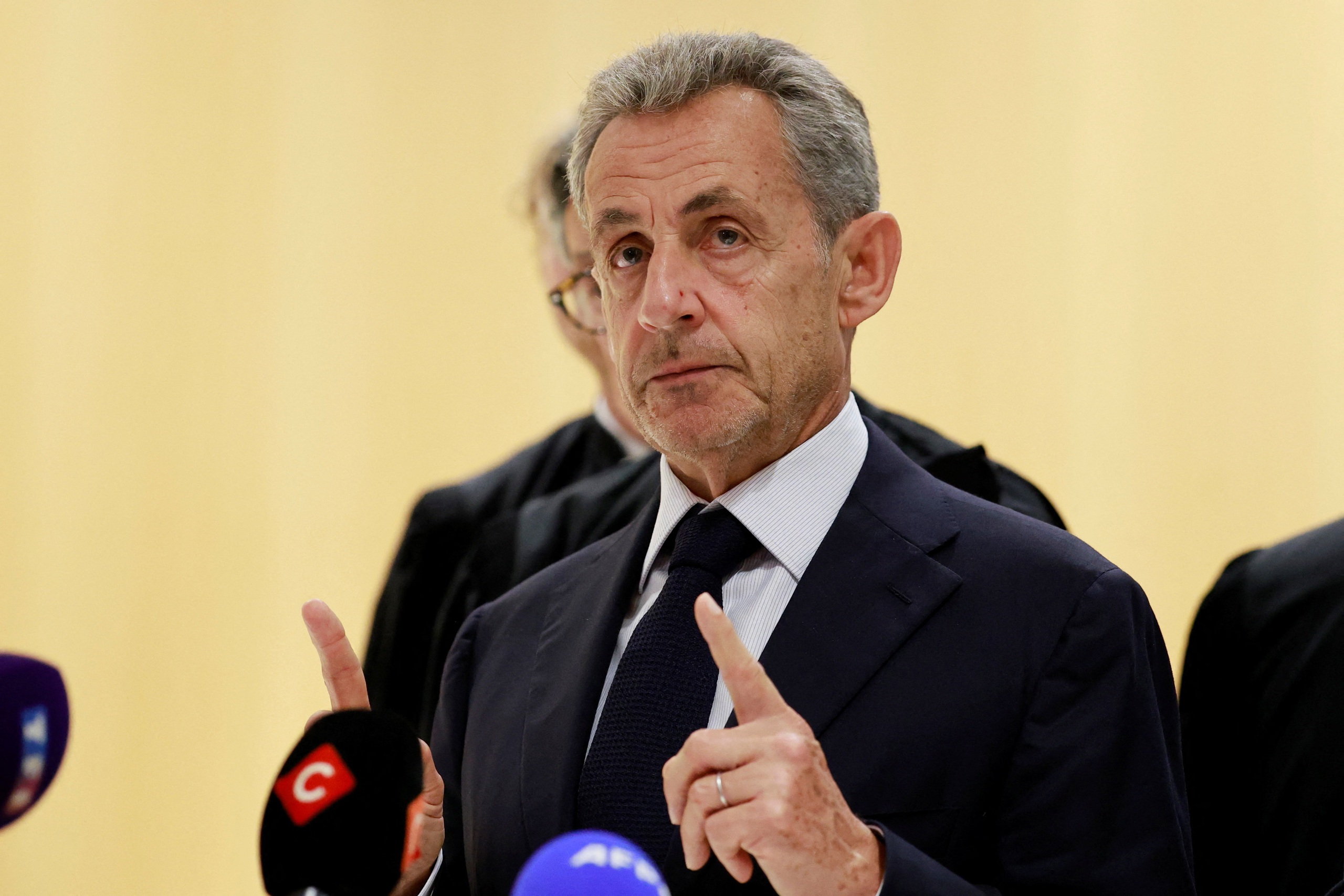 Cựu Tổng thống Pháp Sarkozy lãnh án tù …