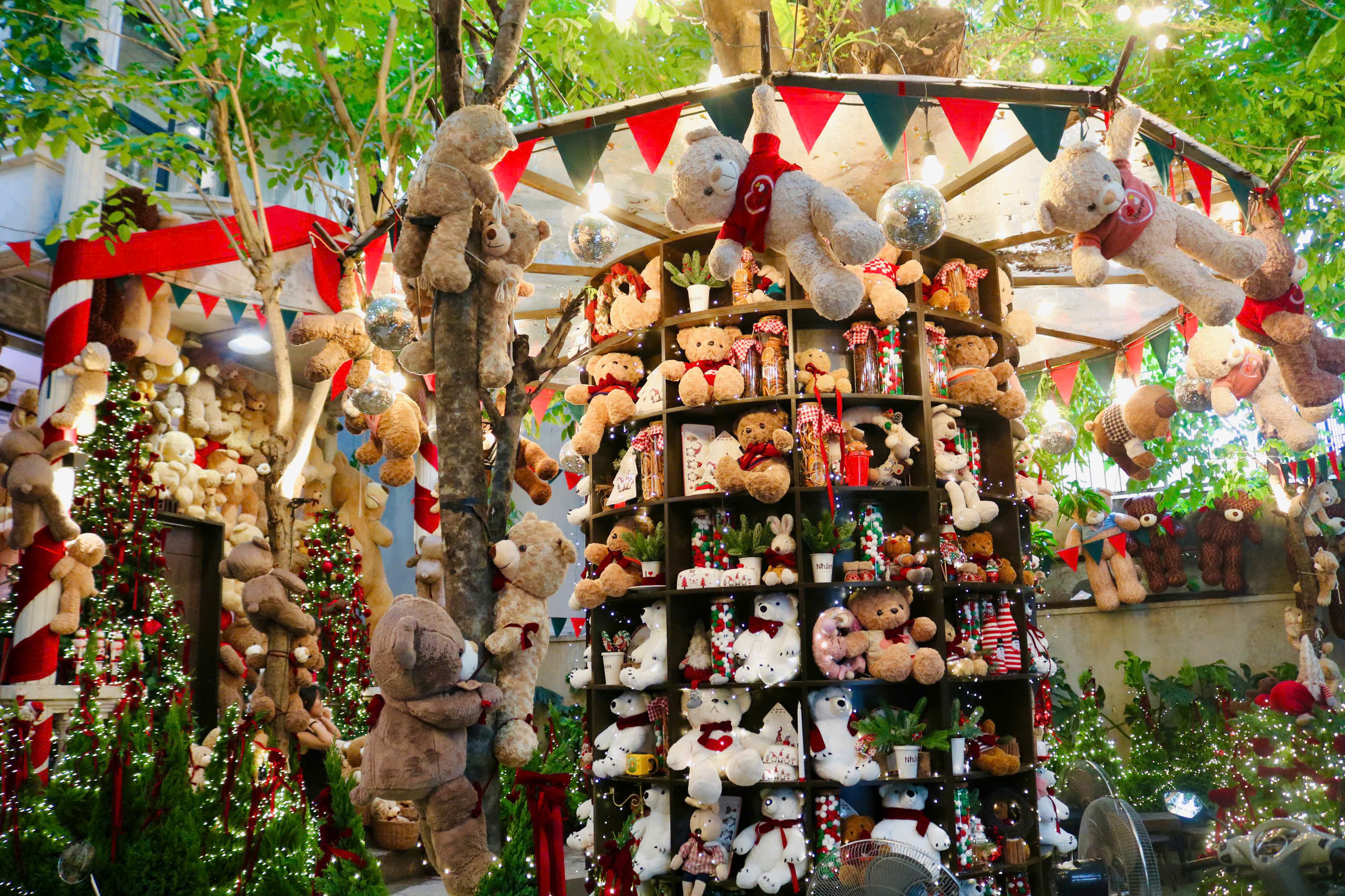 Mới cuối tháng 9 đã rộn ràng không khí Giáng sinh- Ảnh 5. Mới cuối tháng 9 đã rộn ràng không khí Giáng sinh- Ảnh 5.