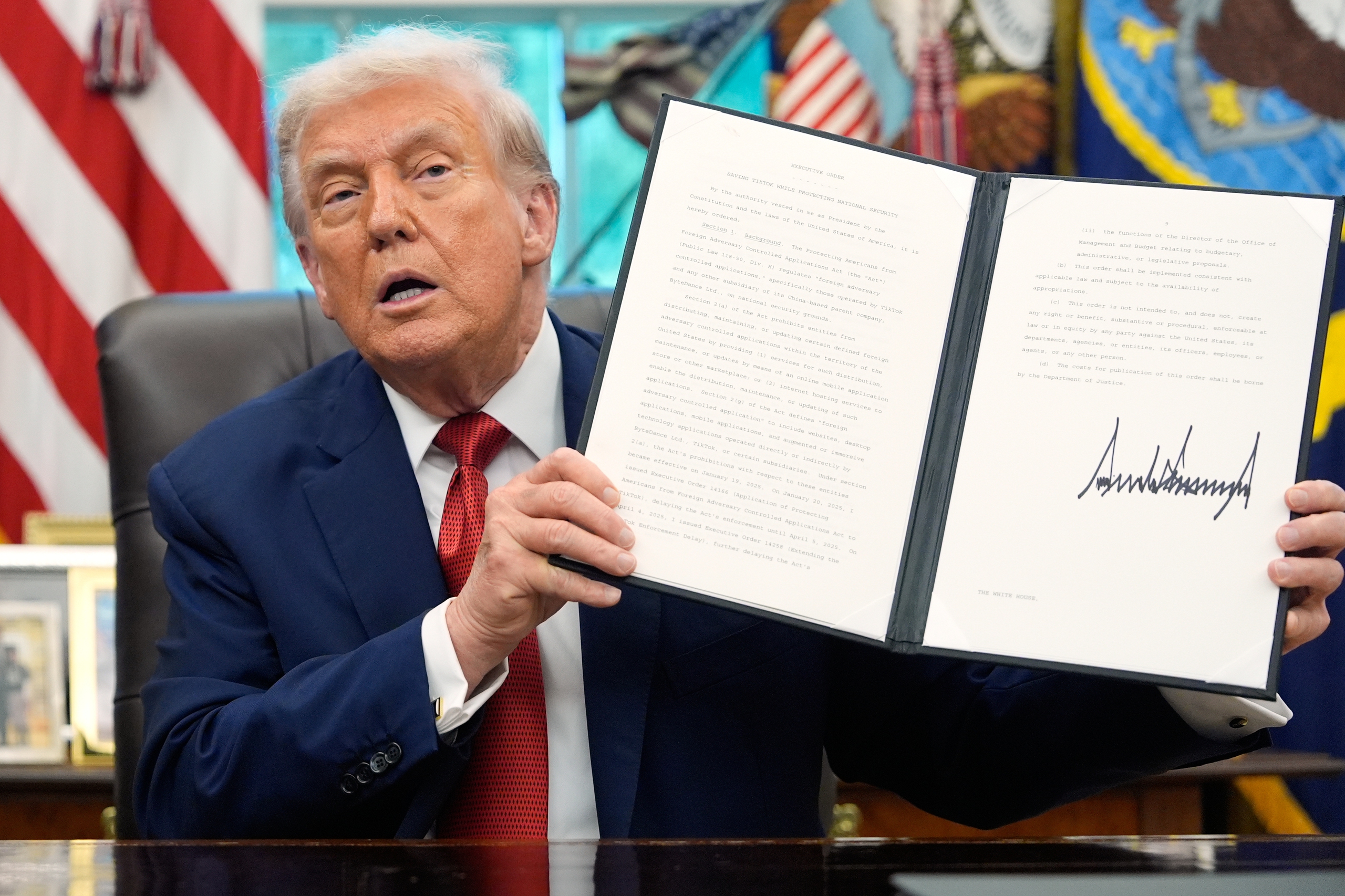 Ông Trump ký sắc lệnh hành pháp, rao bán TikTok với giá 14 tỉ USD- Ảnh 1.