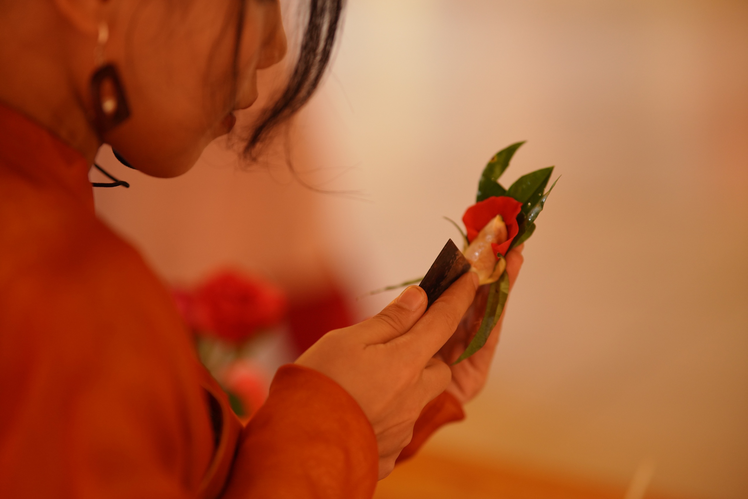 'សុភមង្គលរយឆ្នាំ' បង្កើតឡើងវិញនូវទំនៀមទម្លាប់អាពាហ៍ពិពាហ៍របស់វៀតណាមក្នុងរយៈពេល 100 ឆ្នាំកន្លងមក - រូបថត 4. 'Bách niên hỷ sự' tái hiện phong tục cưới hỏi của người Việt 100 năm qua - Ảnh 4.