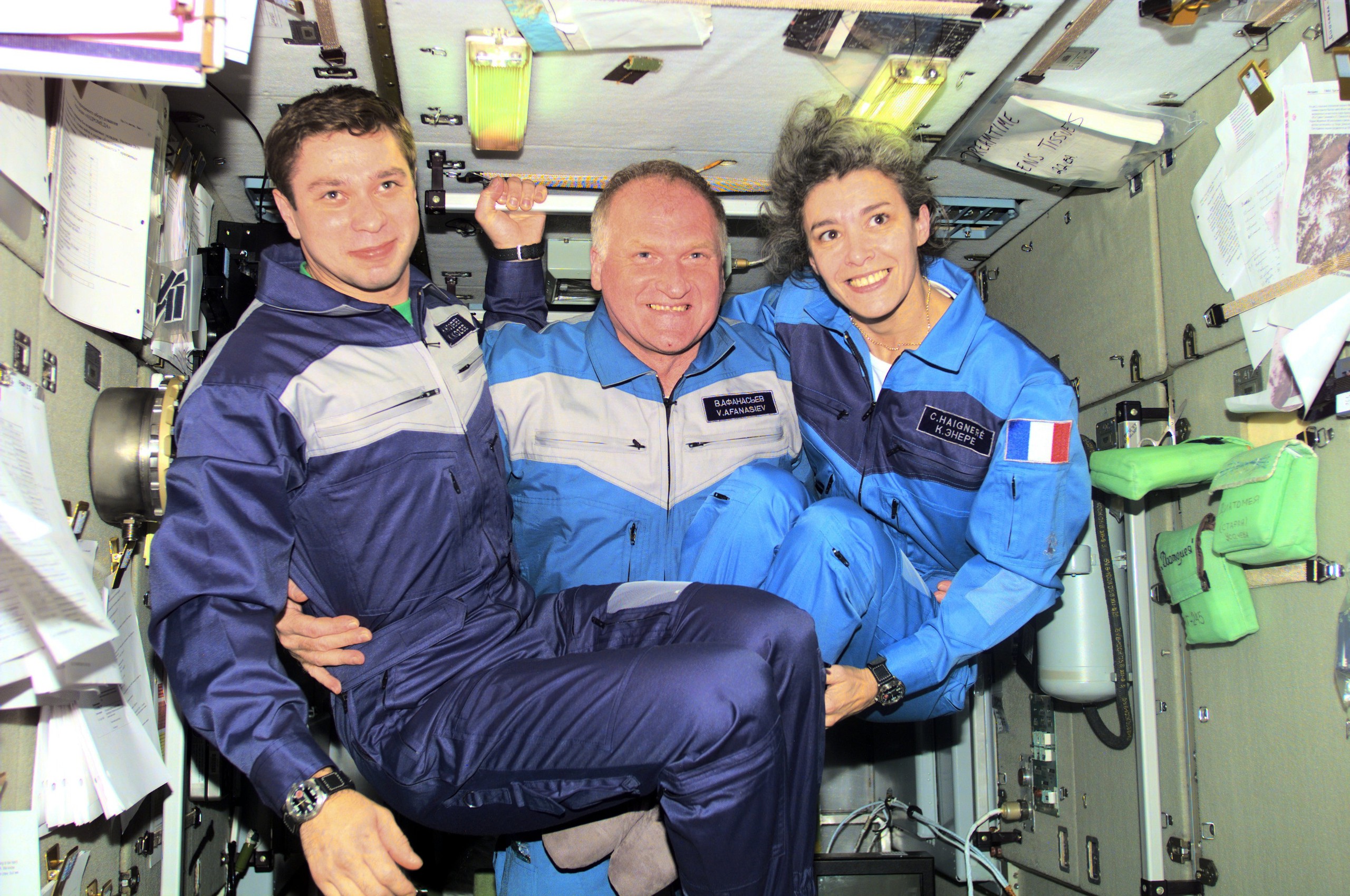 Nữ phi hành gia 'tú tài + 19' - Ảnh 2.