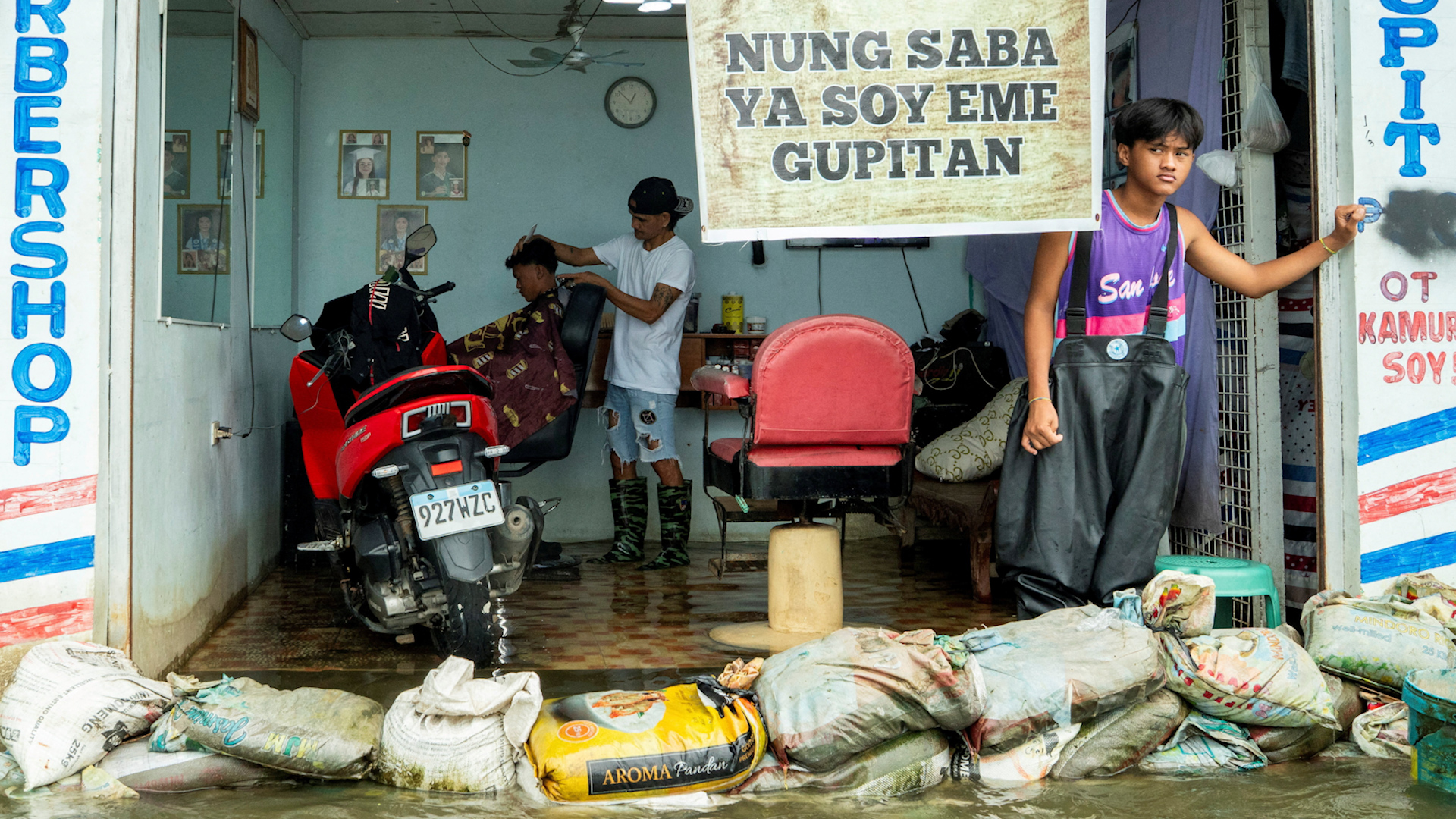 B&atilde;o Bualoi l&agrave;m 4 người chết khi qu&eacute;t qua Philippines  - Ảnh 1.