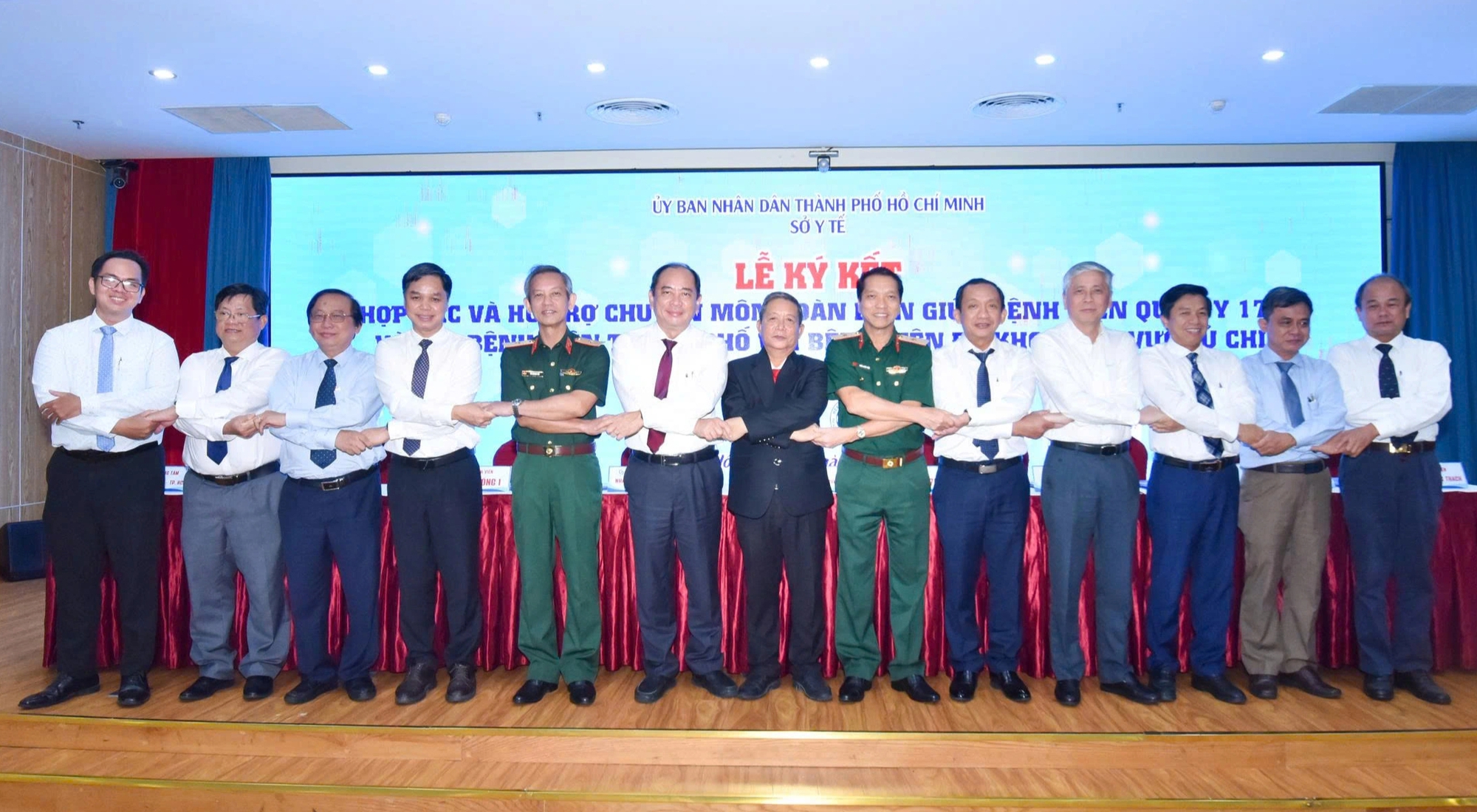 Lần đầu tiên bệnh viện quân đội hỗ trợ toàn diện cho 1 bệnh viện TP.HCM- Ảnh 1.