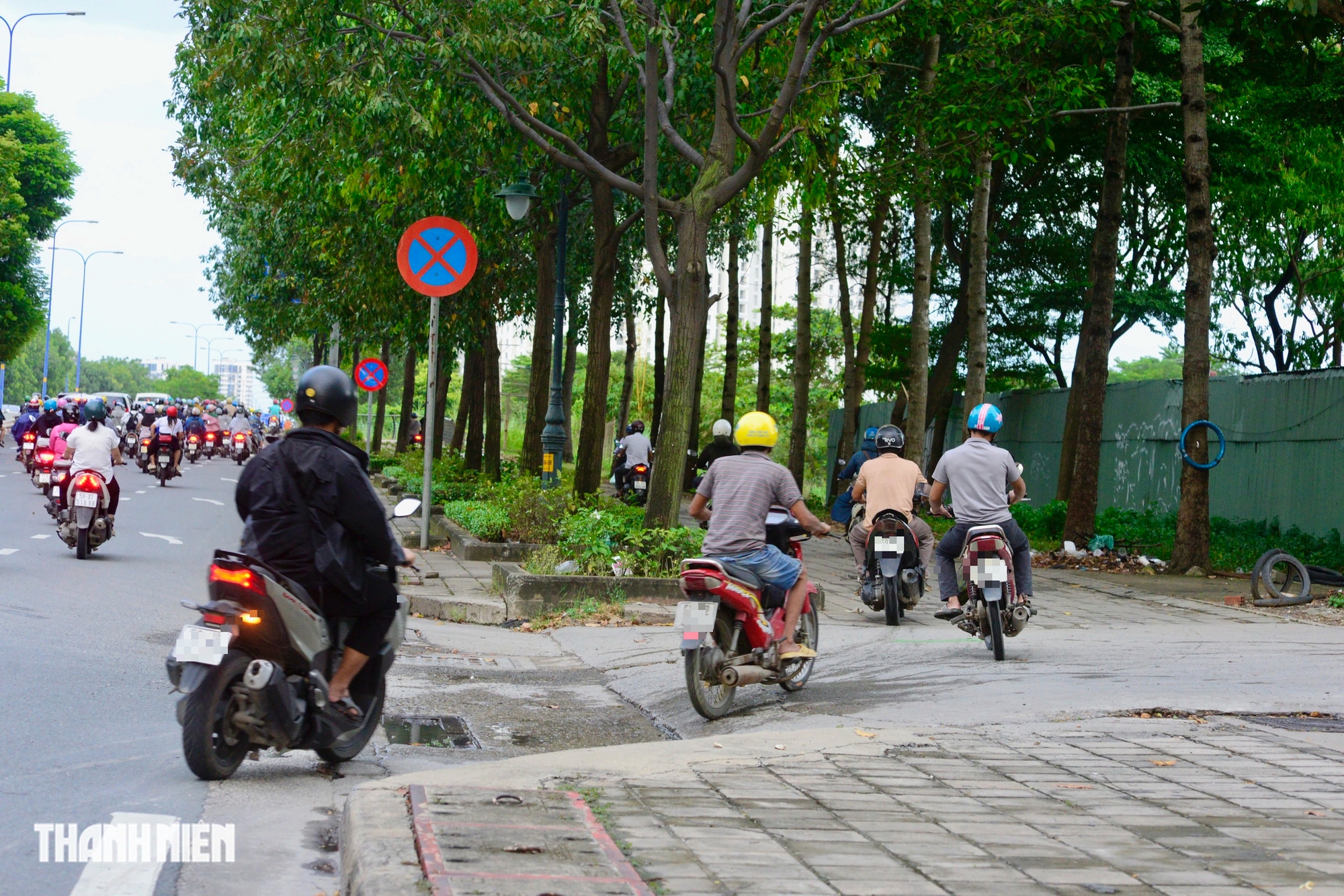 TP.HCM: Xe máy chạy…