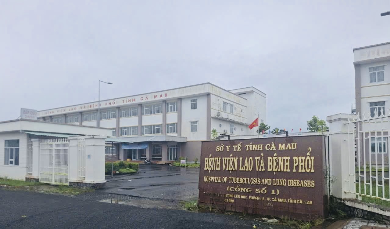 - Ảnh 1. Cà Mau: Bệnh viện thiếu tiền trả lương, nợ tiền thuốc - Ảnh 1.