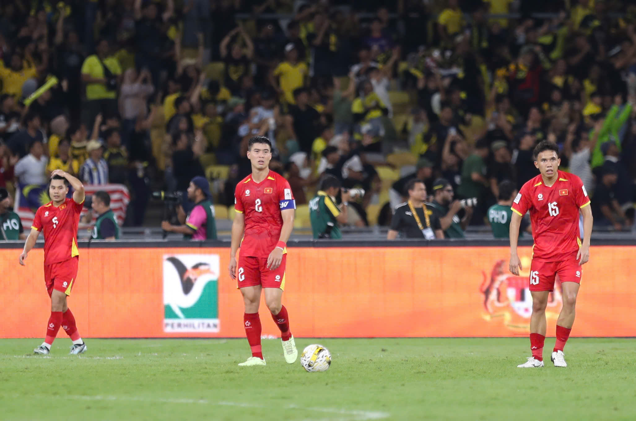 Toàn cảnh vụ nhập tịch 'lậu' của bóng đá Malaysia, FIFA thay đổi quan điểm thế nào? - Ảnh 2.