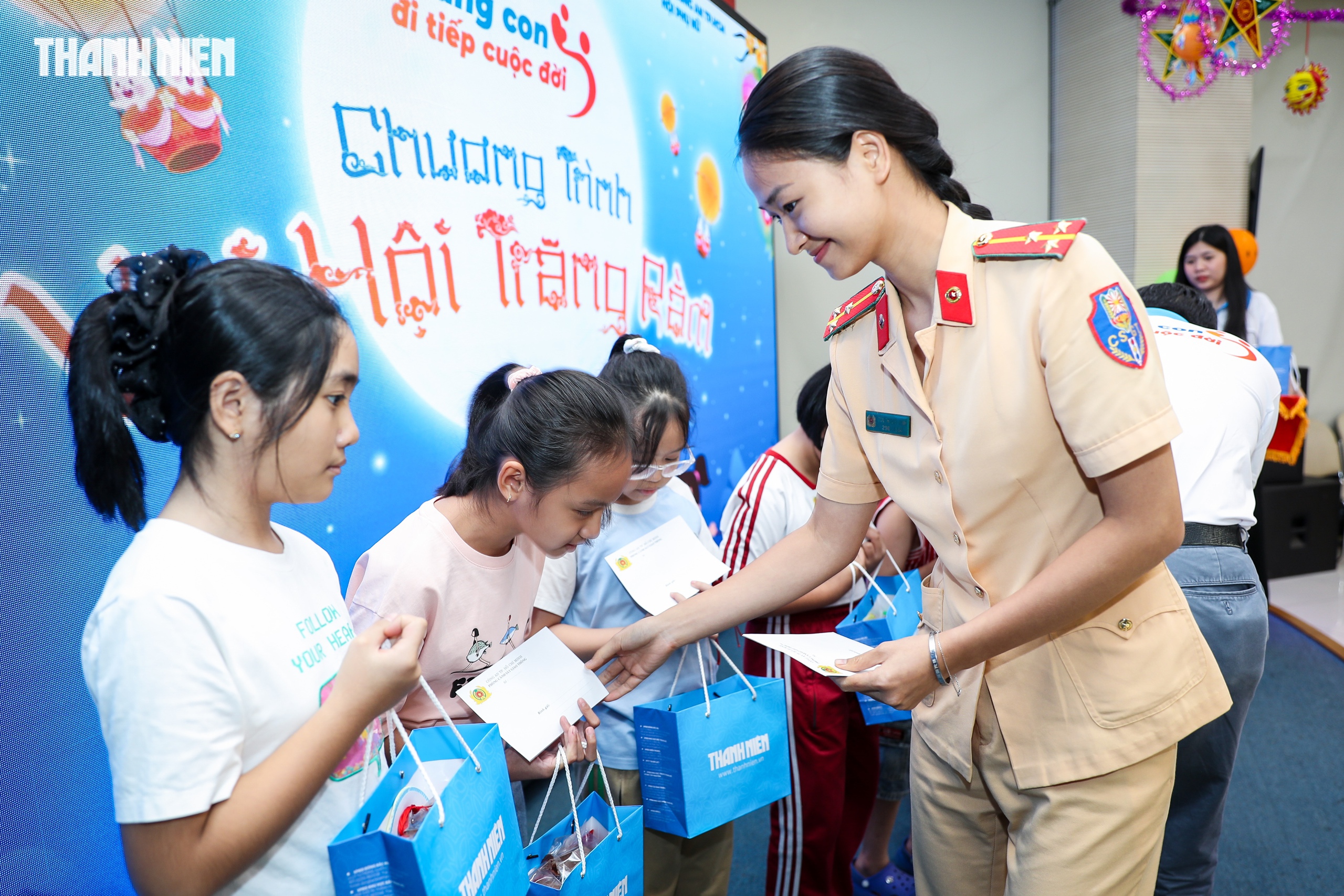 Nụ cười trẻ thơ sáng bừng đêm hội Trung thu ở tòa soạn Báo Thanh Niên- Ảnh 18.