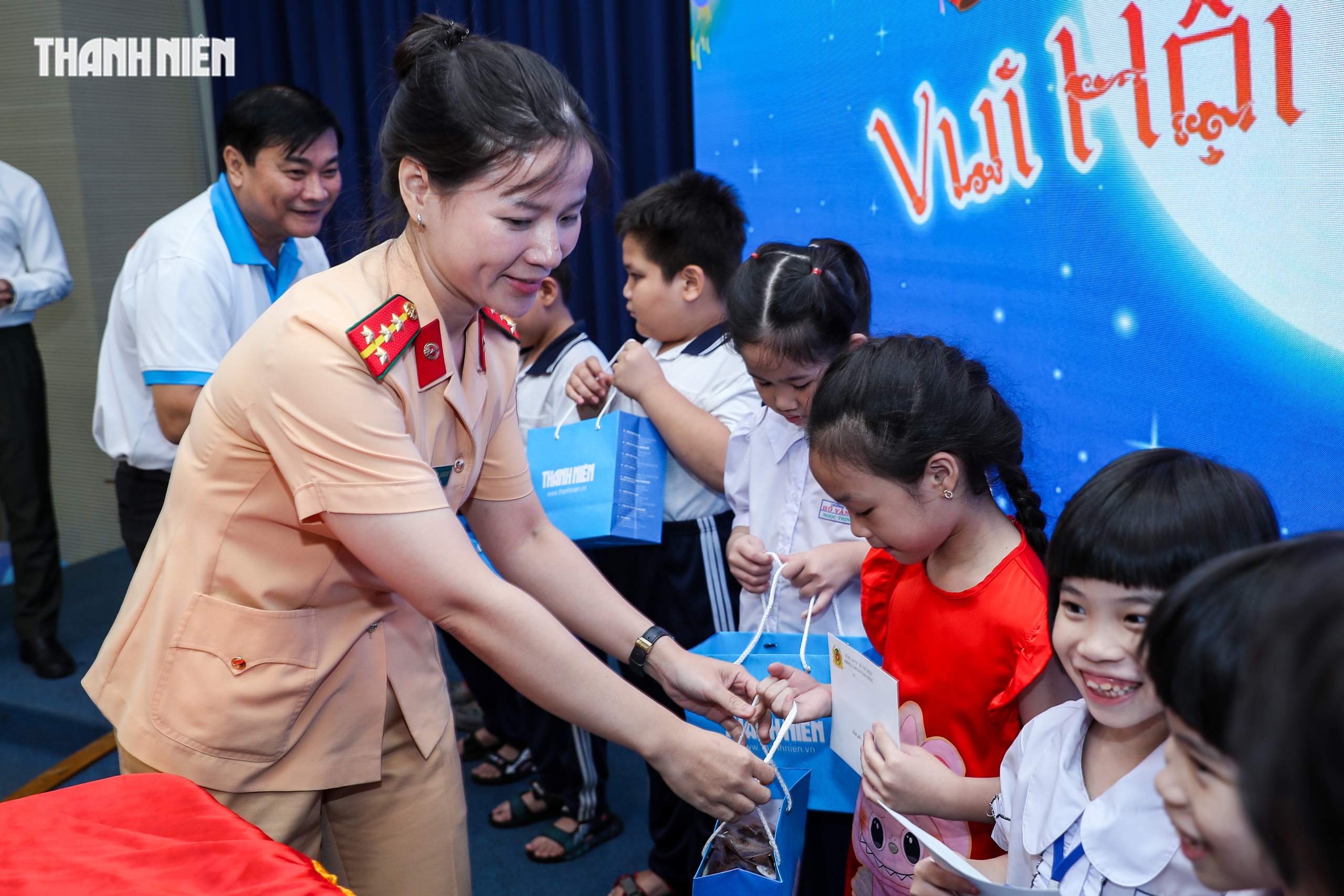 Nụ cười trẻ thơ sáng bừng đêm hội Trung thu ở tòa soạn Báo Thanh Niên- Ảnh 13.
