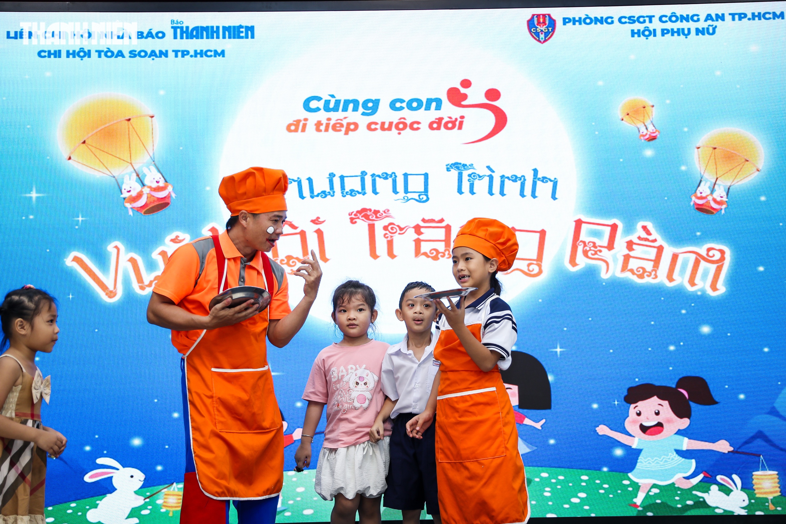 Nụ cười trẻ thơ sáng bừng đêm hội Trung thu ở tòa soạn Báo Thanh Niên- Ảnh 8.