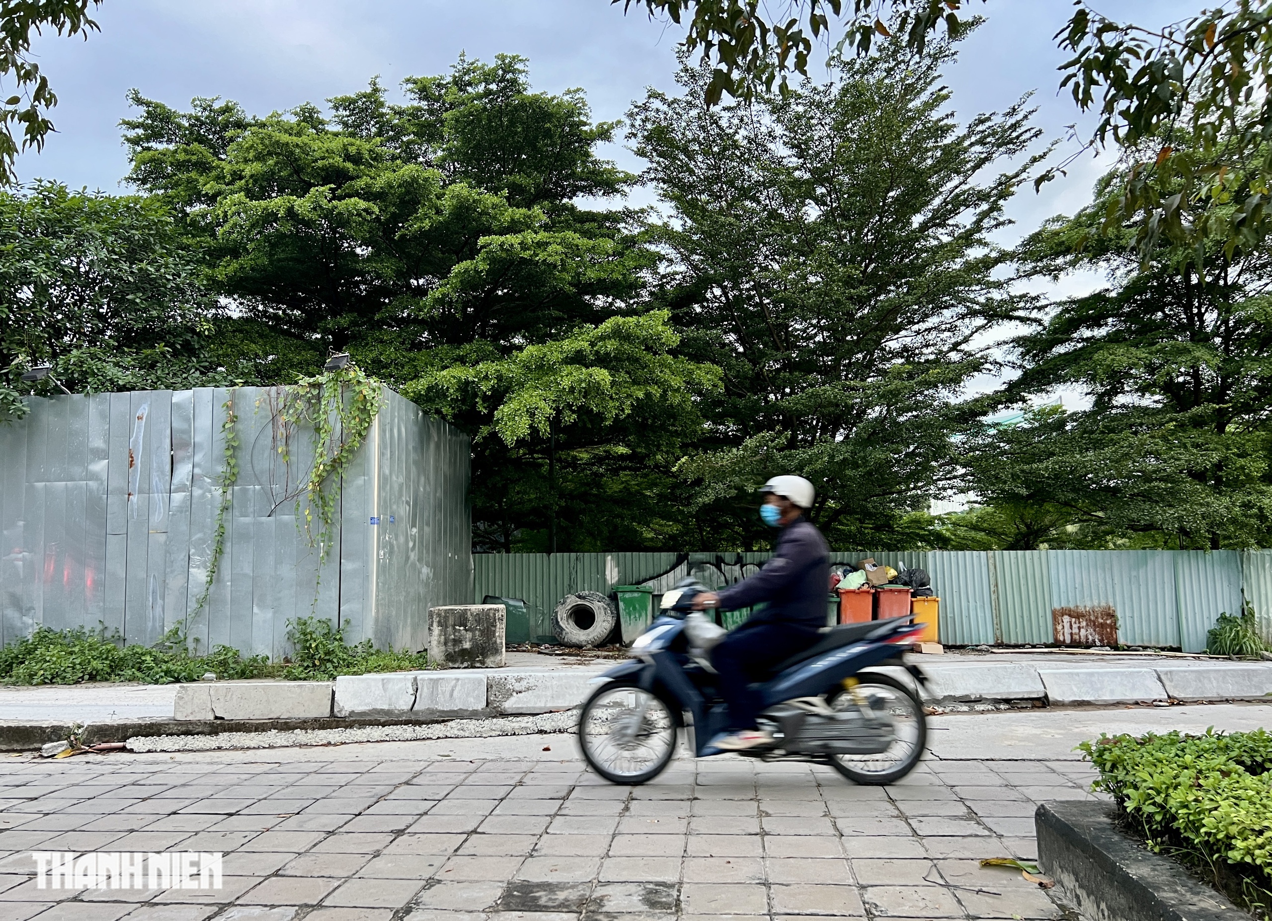 Kh&oacute; tin: Xe m&aacute;y chạy 'rần rần' l&ecirc;n vỉa h&egrave; sắp mở l&agrave;n ri&ecirc;ng cho xe đạp - Ảnh 11.