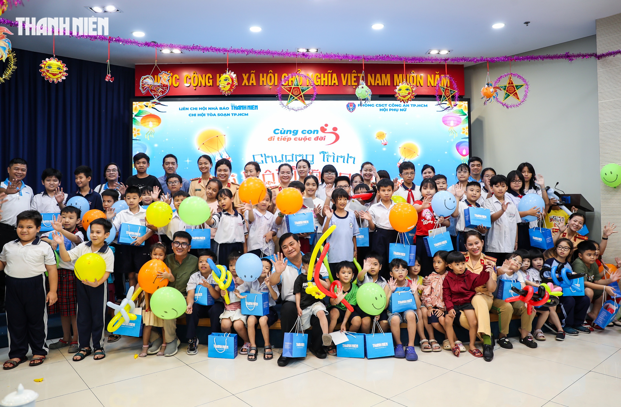Nụ cười trẻ thơ sáng bừng đêm hội Trung thu ở tòa soạn Báo Thanh Niên- Ảnh 19.
