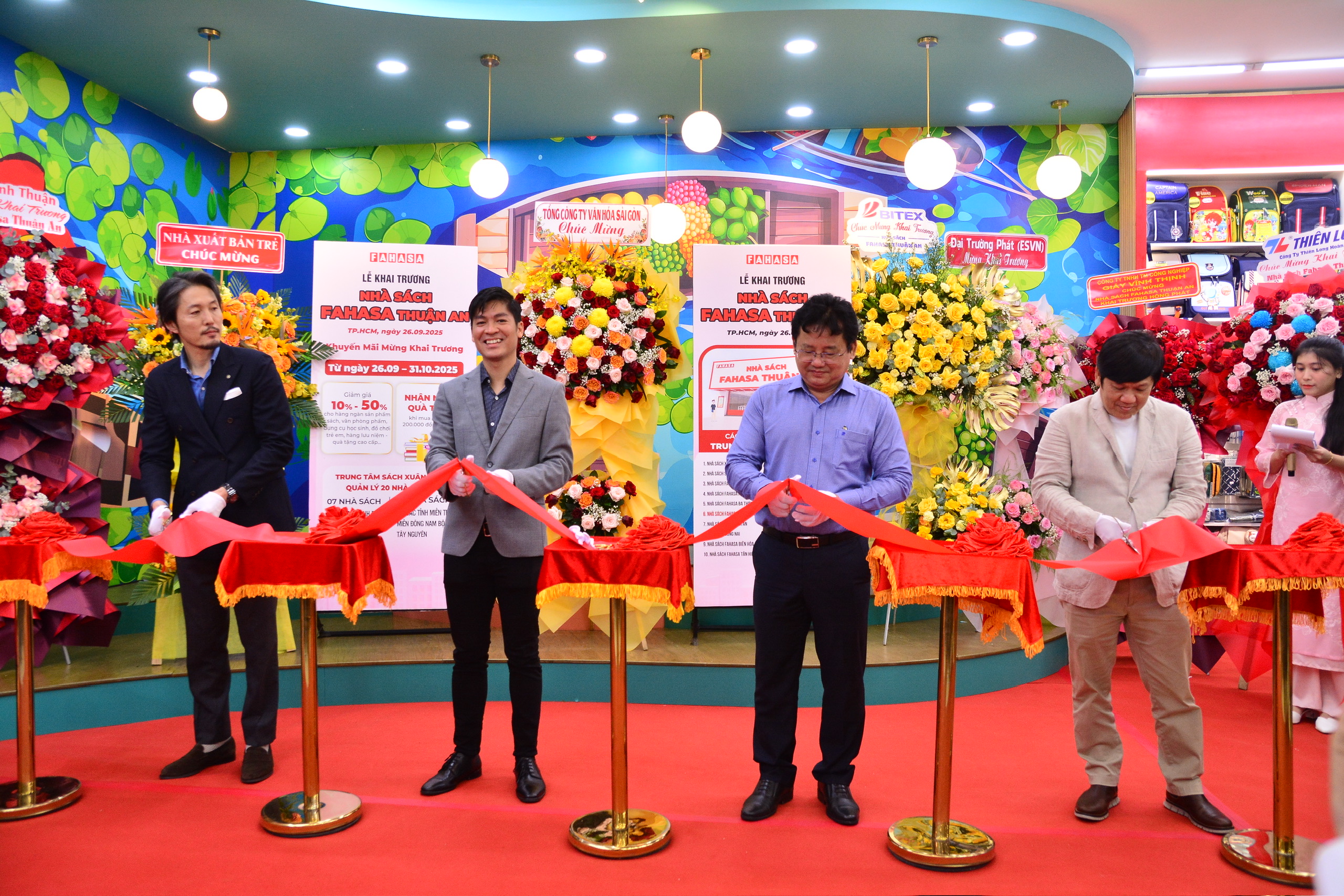 Открытие книжного магазина, вдохновленного фруктовым садом Лай Тхиеу - Фото 2. Khai trương nhà sách lấy ý tưởng từ vườn trái cây Lái Thiêu- Ảnh 2.