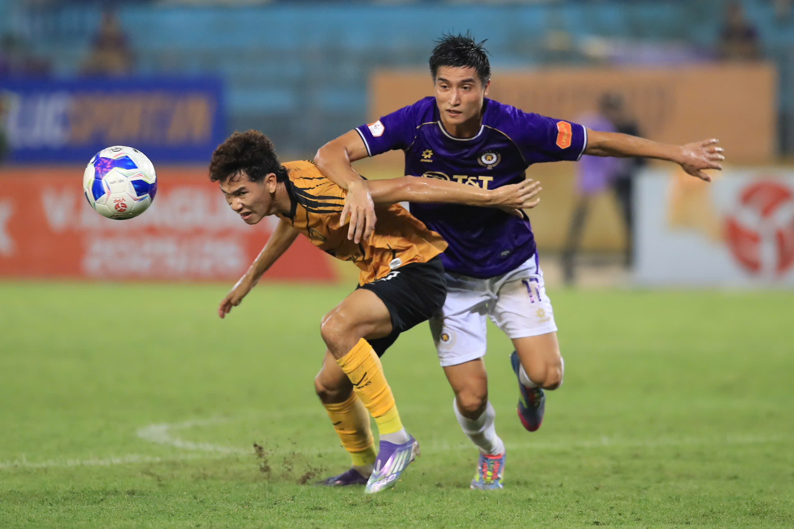 Bảng xếp hạng V-League: Thanh Hóa thua ngược Hà Nội đầy cay đắng, dễ bị HAGL đẩy xuống tận đáy- Ảnh 1.
