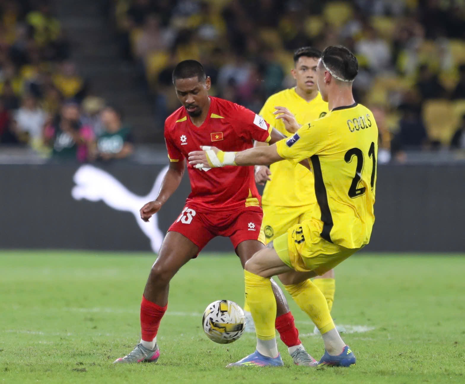 ក្រុមវៀតណាមមិនទាន់កំណត់យកដីផ្ទះសម្រាប់ការប្រកួតធំជាមួយម៉ាឡេស៊ី៖ My Dinh ត្រូវជម្រុះ? - រូបថត ១. Đội tuyển Việt Nam chưa xác định sân nhà cho trận đại chiến Malaysia: Mỹ Đình bị loại? - Ảnh 1.