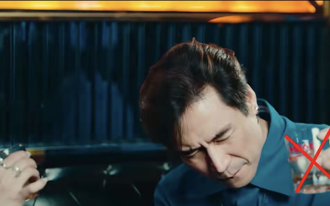 Cờ bạc online quảng cáo trá hình 'chui' vào MV, concert - Ảnh 1.