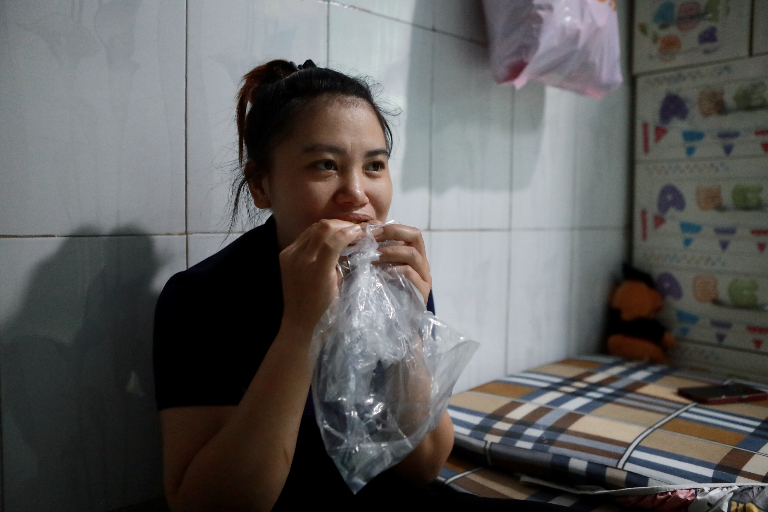 Lao động rời TP.HCM ngày càng nhiều: Người trụ lại xoay xở mưu sinh- Ảnh 1.