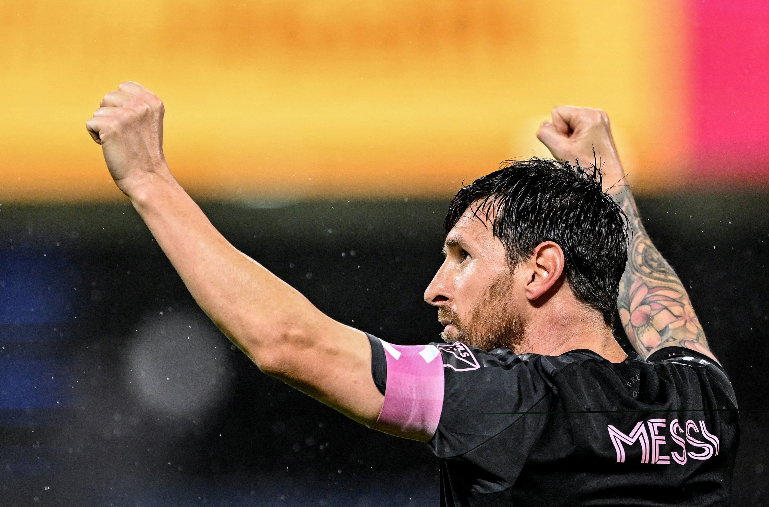 Messi បង្កើតកំណត់ត្រាមិនគួរឲ្យជឿមួយទៀតជាមួយនឹងបាល់ទាត់អាមេរិក Busquets ចូលនិវត្តន៍ជាផ្លូវការ - រូបថត ១. Messi lập tiếp kỷ lục không tưởng với bóng đá Mỹ, Busquets chính thức giải nghệ- Ảnh 1.