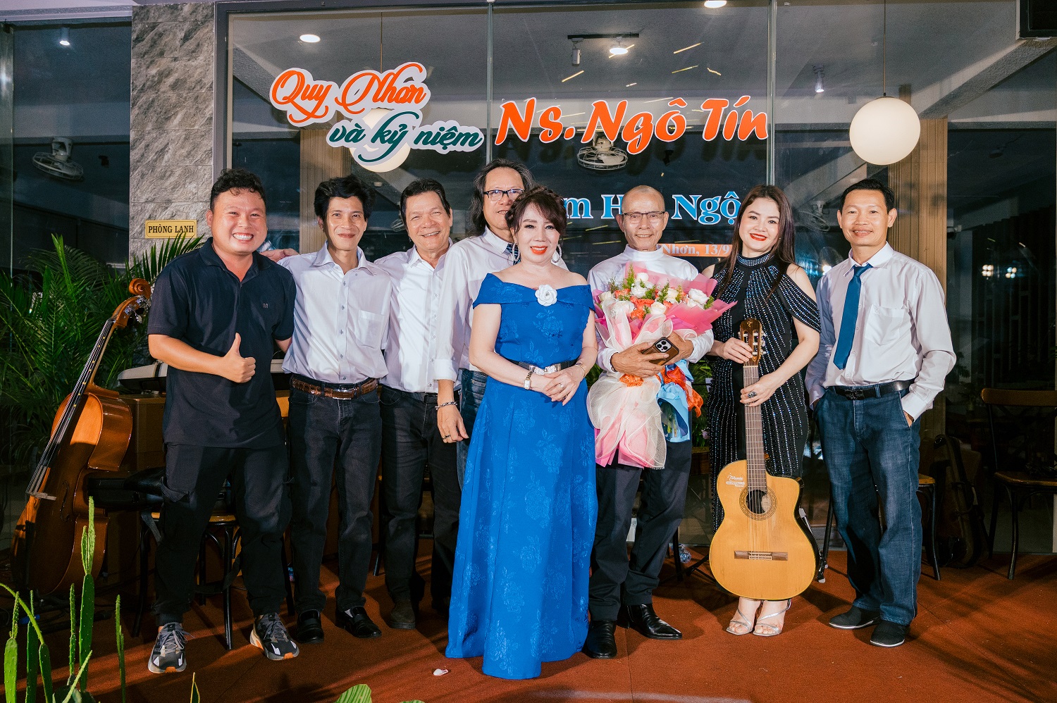 រាត្រីតន្ត្រីព្រលឹងជាមួយតន្ត្រីករ 'Quy Nhon ពោរពេញដោយអនុស្សាវរីយ៍' - រូបថត ២. Đêm nhạc tri âm cùng nhạc sĩ 'Quy Nhơn mênh mang niềm nhớ'- Ảnh 2.