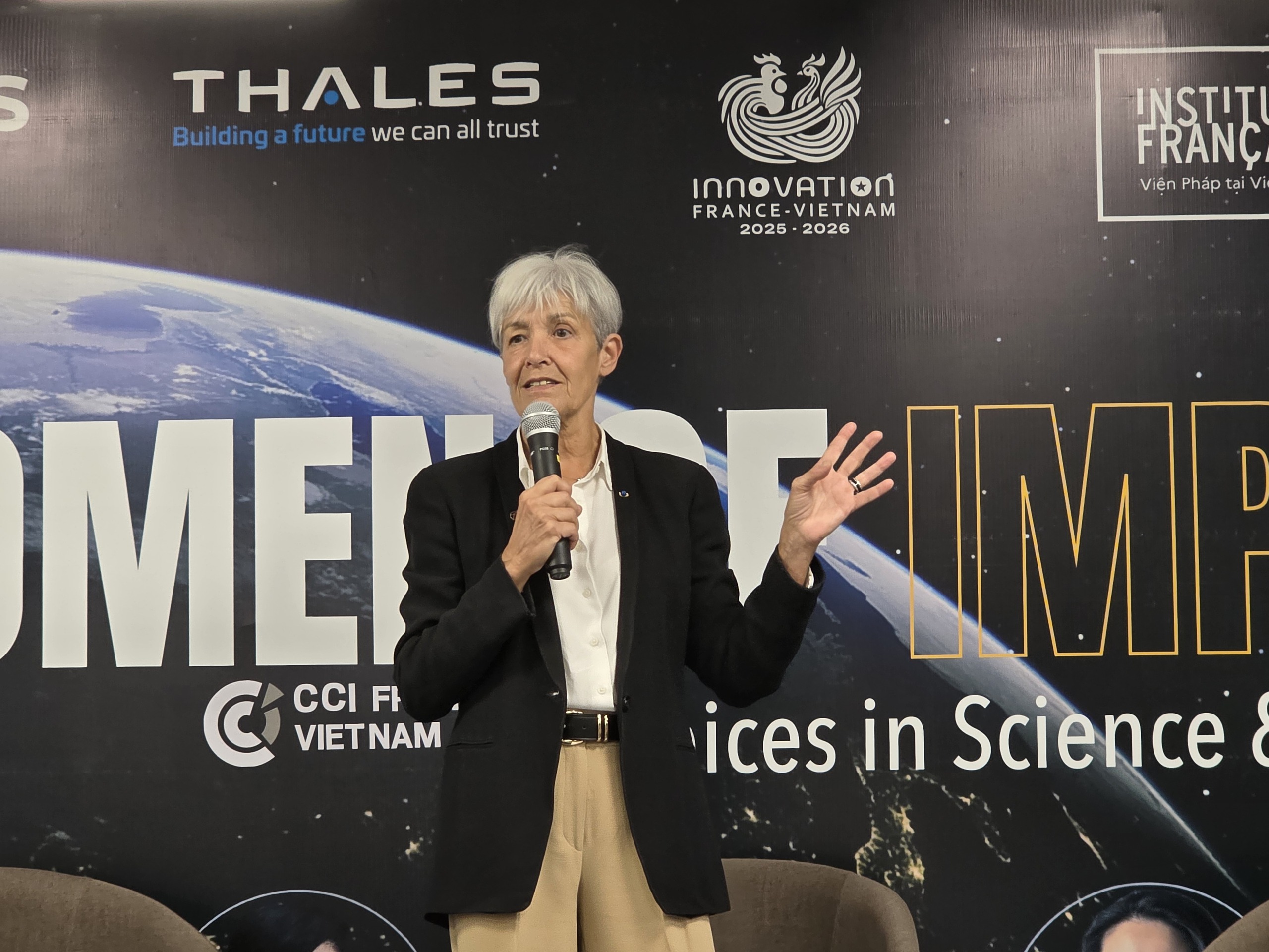 Nữ phi hành gia 'tú tài + 19' - Ảnh 1.