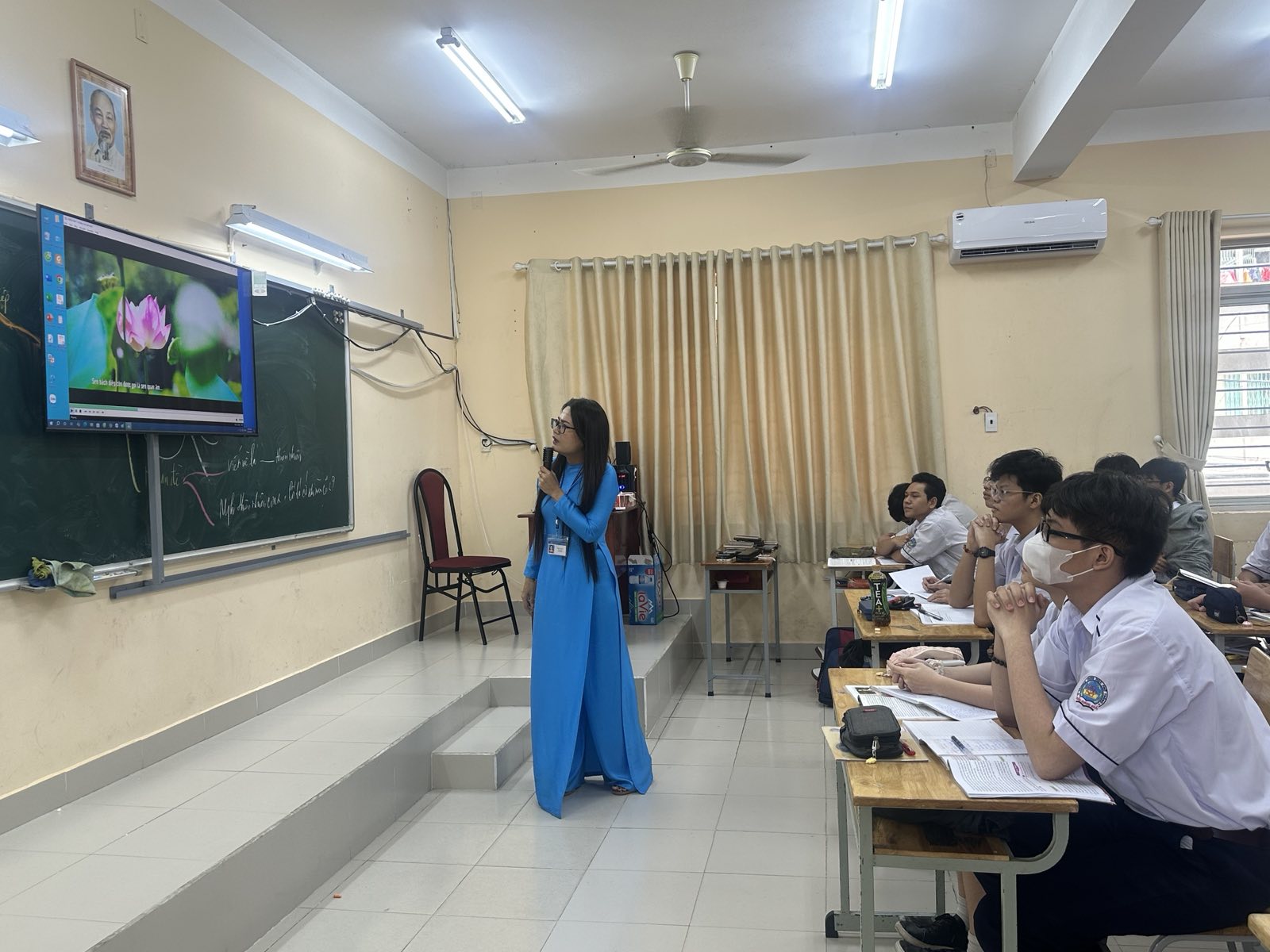 Vận động tài trợ máy tính, tivi, loa, Sở GD-ĐT TP.HCM chưa duyệt, hiệu trưởng nói gì? - Ảnh 2.