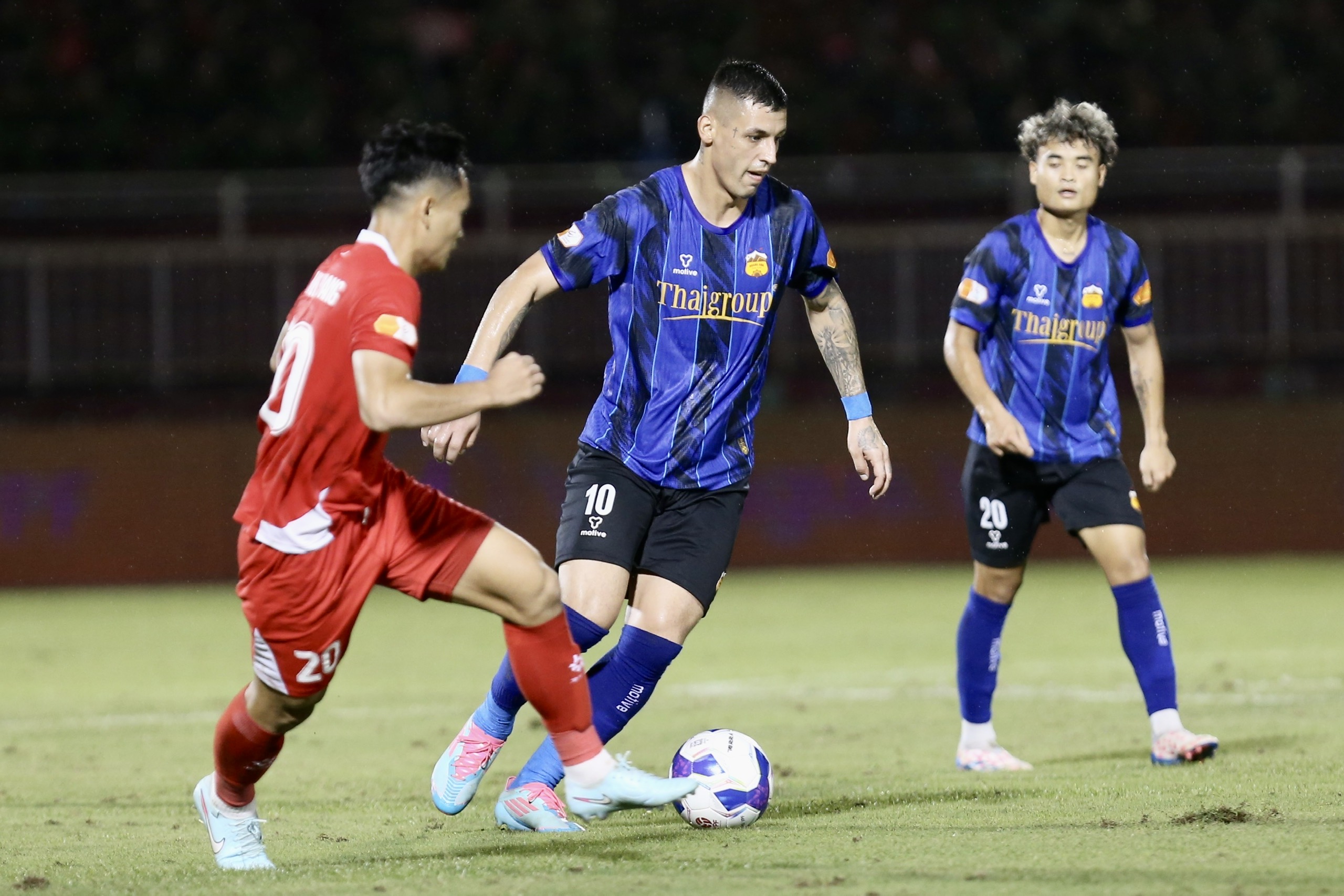 Đụng độ tân binh V-League, HAGL sắp thoát đáy?- Ảnh 1.