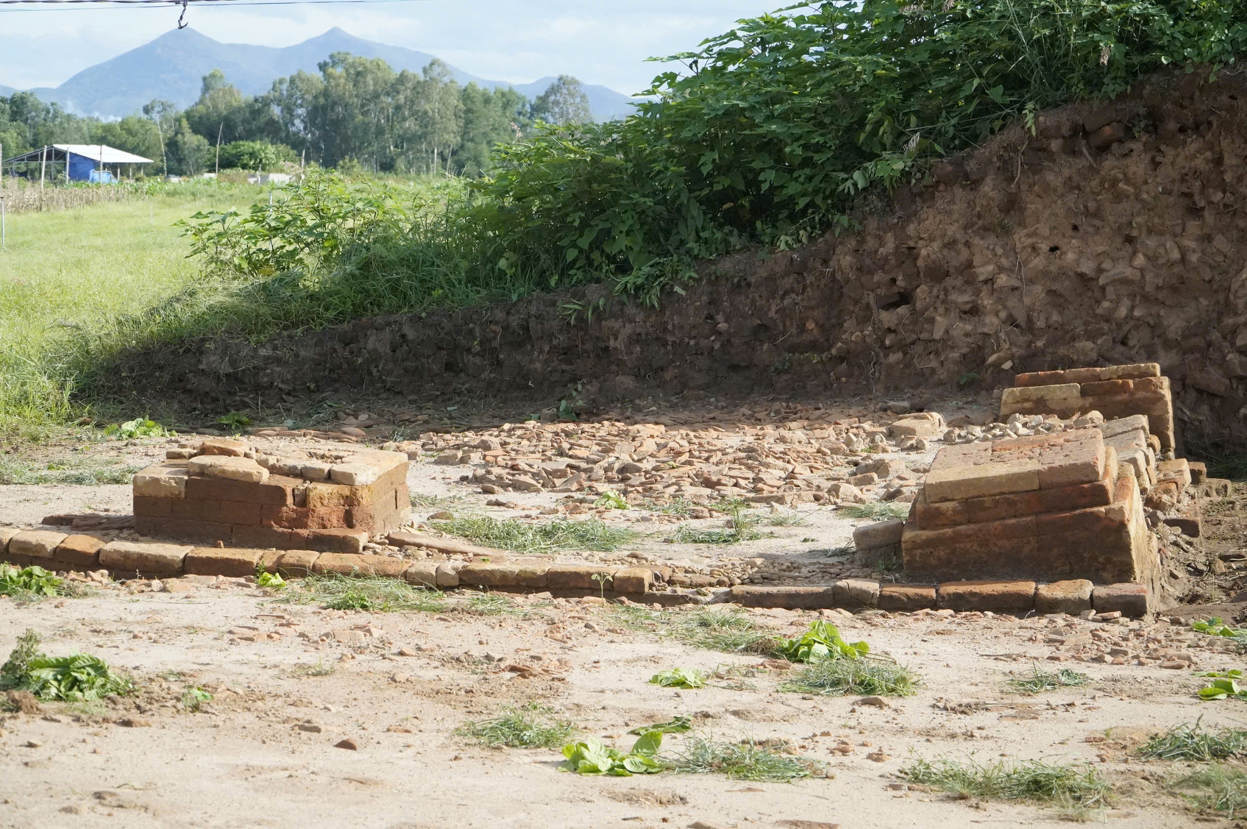 ជីកប្រាង្គ Phu An បកស្រាយអាថ៌កំបាំងនៃវប្បធម៌ចំប៉ាបុរាណ - រូបថត ១០. Khai quật tháp Phú Ân, giải mã bí ẩn về nền văn hóa Champa cổ- Ảnh 10.