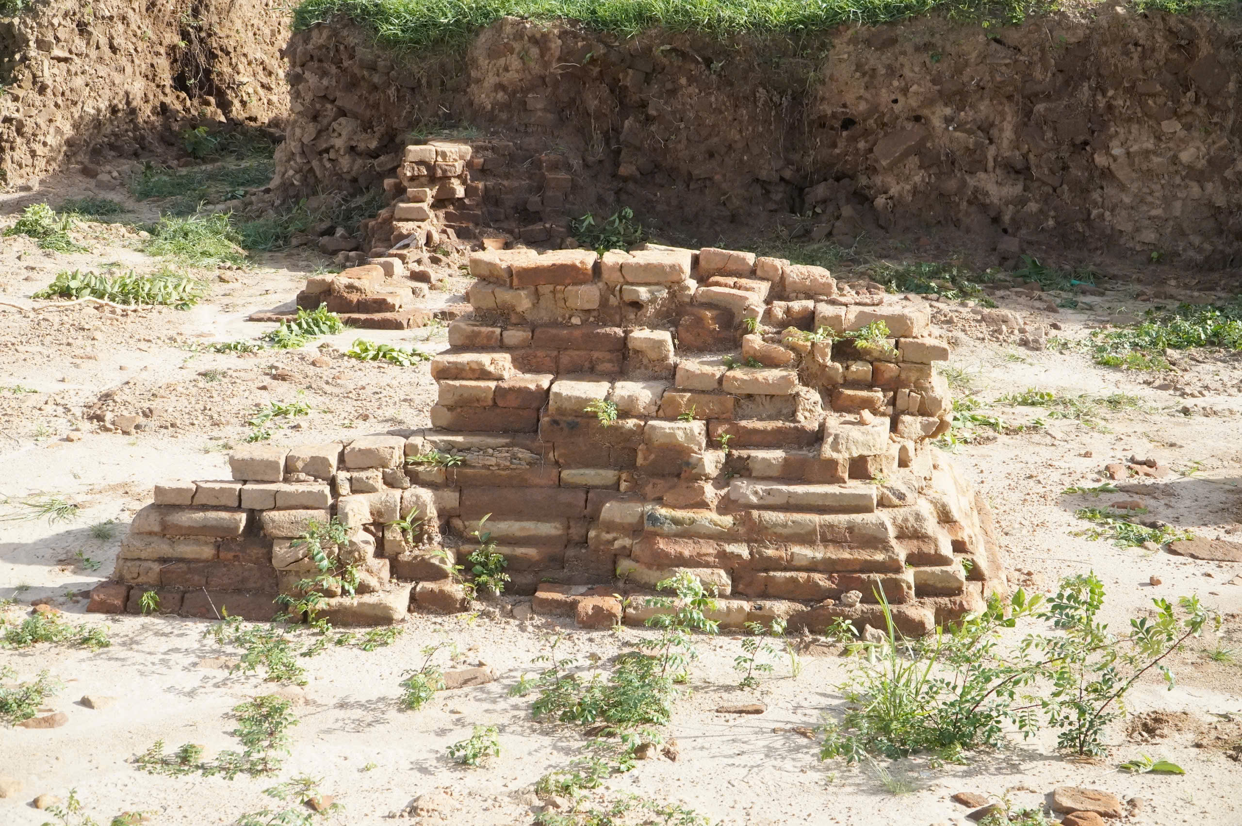 ជីកប្រាង្គ Phu An បកស្រាយអាថ៌កំបាំងនៃវប្បធម៌ចំប៉ាបុរាណ - រូបថត ១៤. Khai quật tháp Phú Ân, giải mã bí ẩn về nền văn hóa Champa cổ- Ảnh 14.