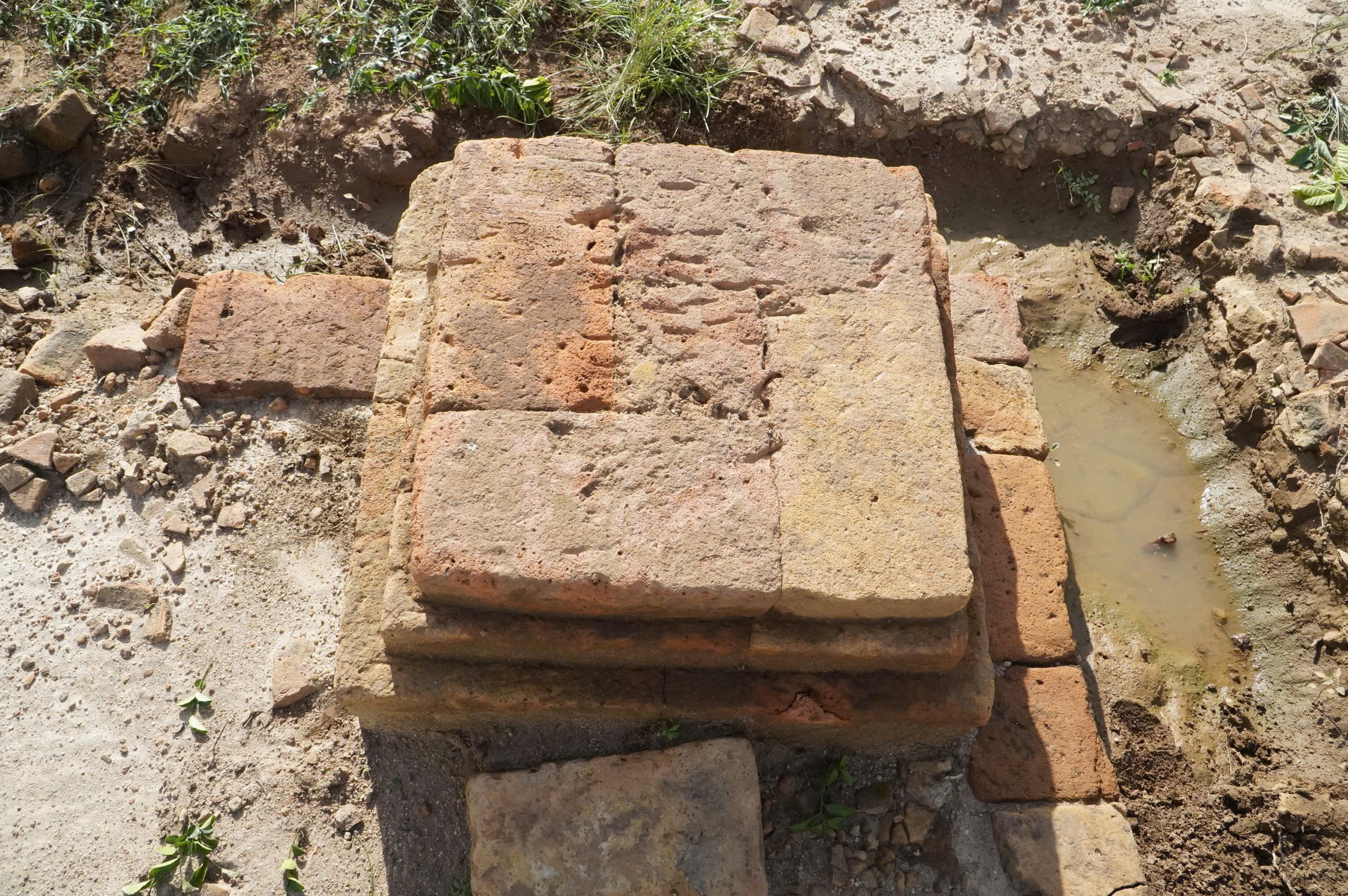 ជីកប្រាង្គ Phu An បកស្រាយអាថ៌កំបាំងនៃវប្បធម៌ចំប៉ាបុរាណ - រូបថត ១៣. Khai quật tháp Phú Ân, giải mã bí ẩn về nền văn hóa Champa cổ- Ảnh 13.