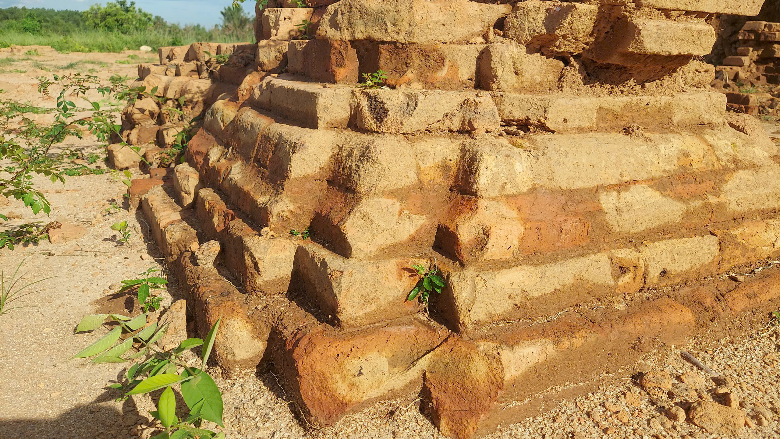 ជីកប្រាង្គ Phu An បកស្រាយអាថ៌កំបាំងនៃវប្បធម៌ចំប៉ាបុរាណ - រូបថត ១៥. Khai quật tháp Phú Ân, giải mã bí ẩn về nền văn hóa Champa cổ- Ảnh 15.