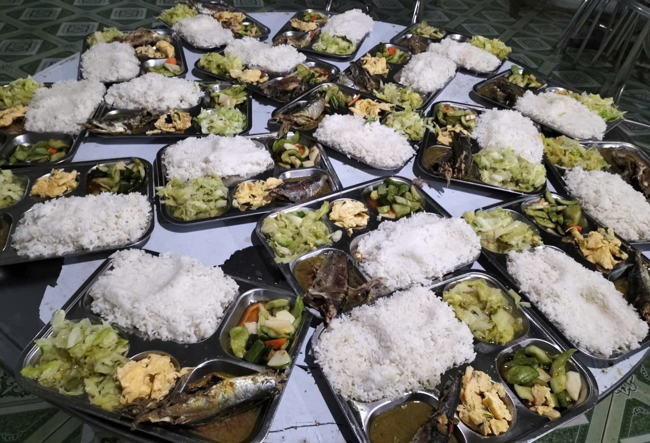 مدرسه کوهستانی دانانگ به طوفان شماره ۱۰ واکنش نشان میدهد: حفظ امنیت مطلق دانشآموزان - عکس ۴. Trường miền núi Đà Nẵng ứng phó bão số 10: Giữ an toàn tuyệt đối cho học trò- Ảnh 4.