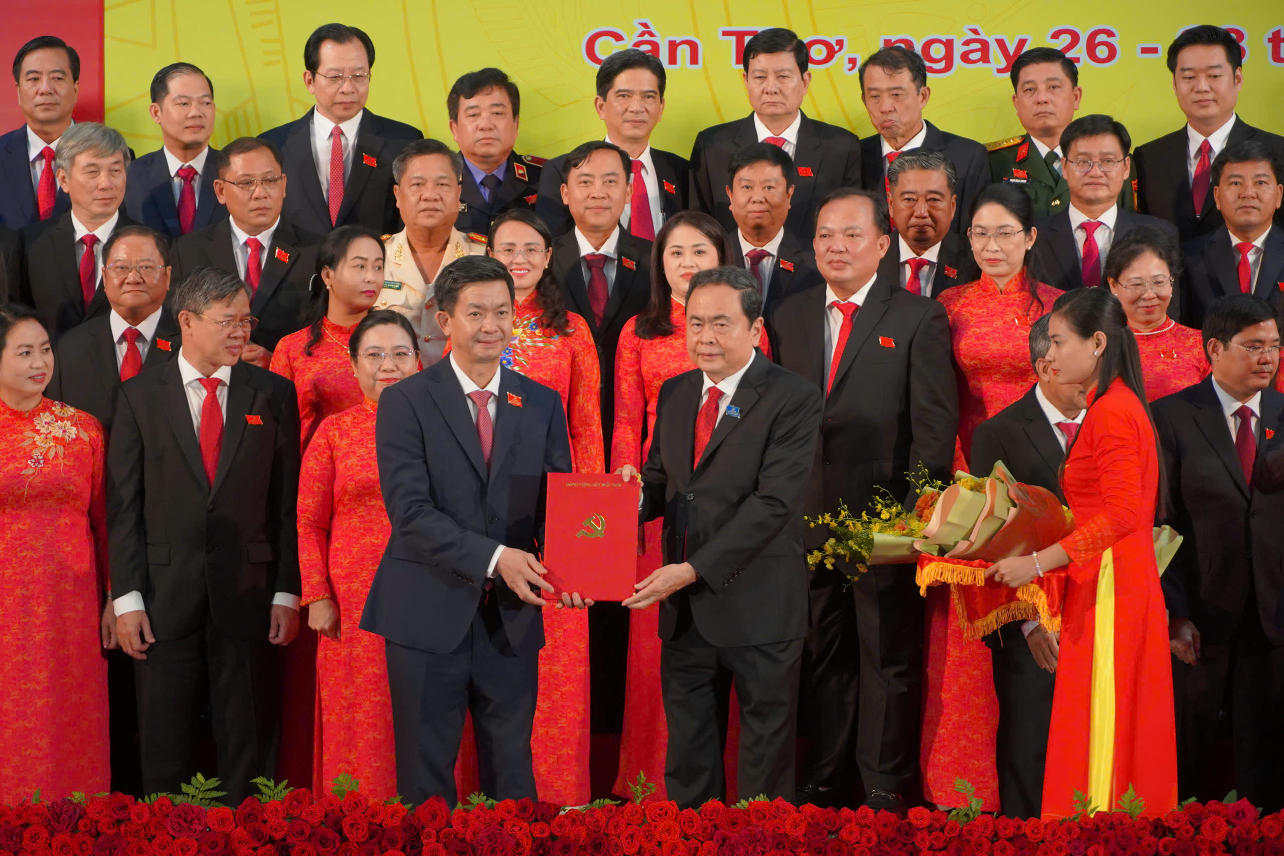 លោក Le Quang Tung លេខាគណៈកម្មាធិការបក្សទីក្រុង Can Tho - រូបថត ២. Ông Lê Quang Tùng làm Bí thư Thành ủy Cần Thơ- Ảnh 2.