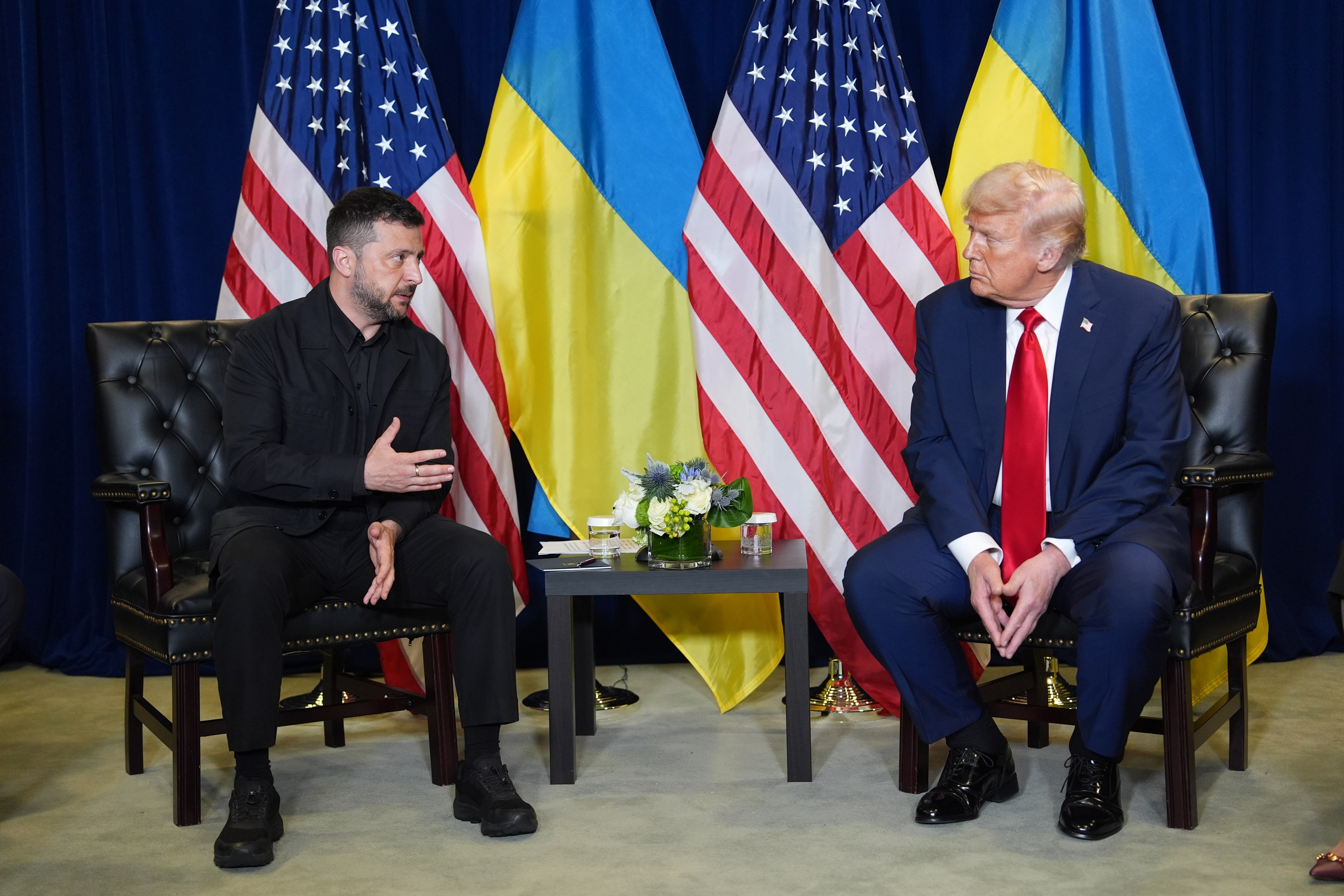 Rộ tin Ukraine muốn tên lửa Tomahawk, Tổng thống Trump đang cân nhắc - Ảnh 1.