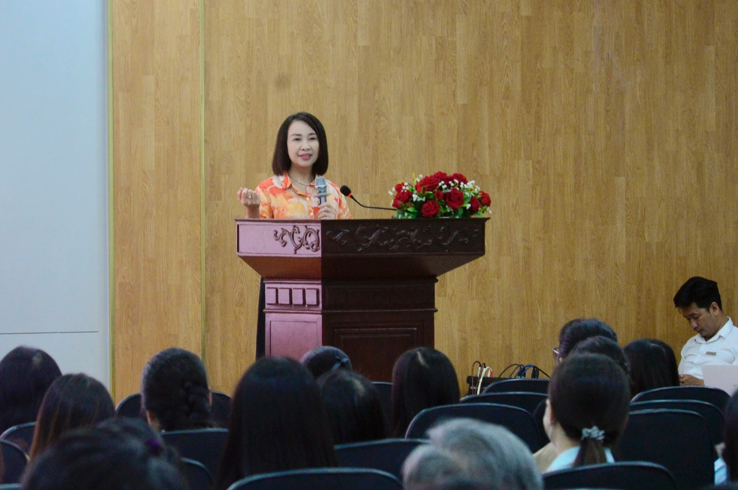 Quy định mới sử dụng lao động nước ngoài, thủ tục ra sao?- Ảnh 1.