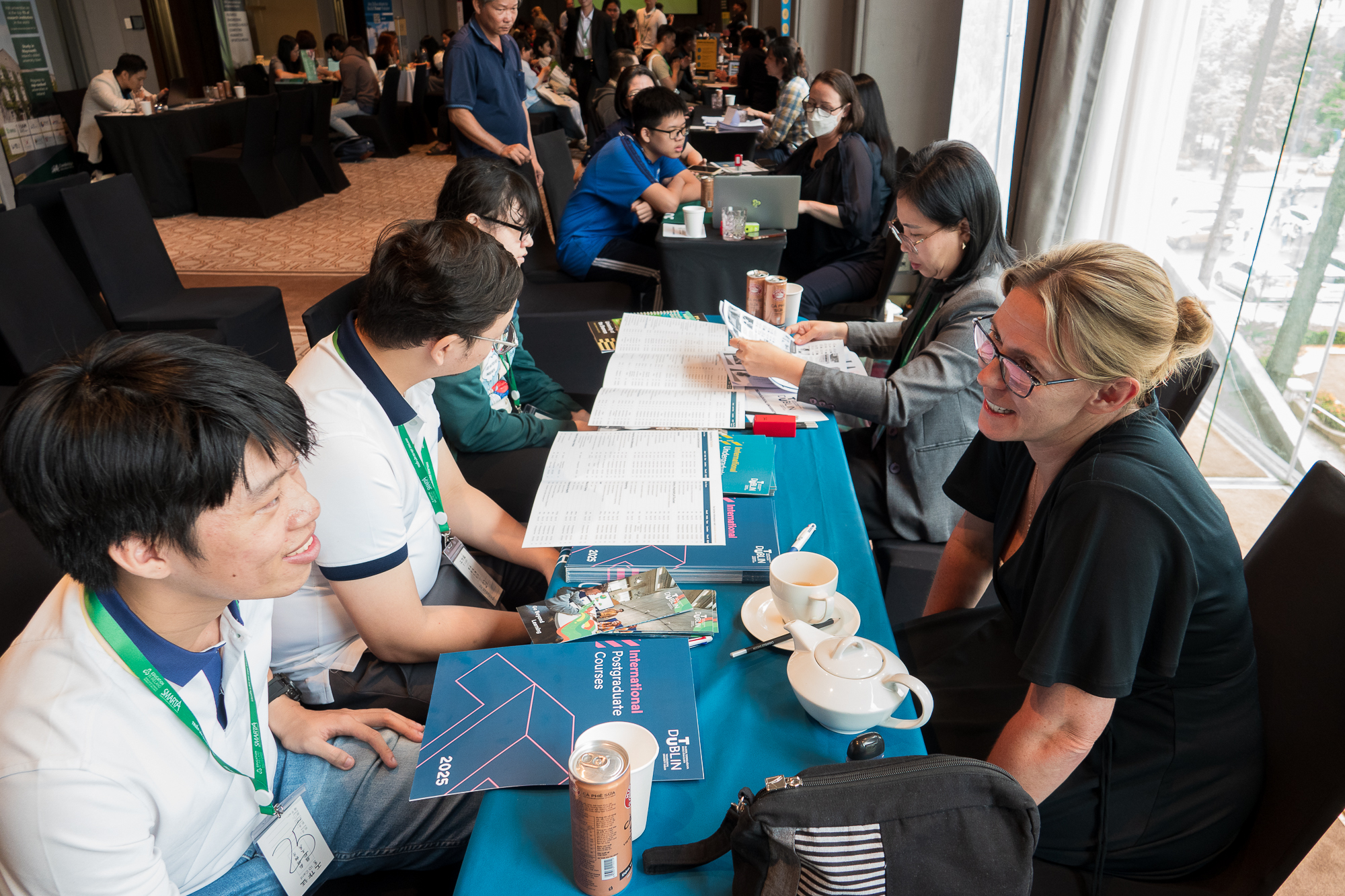 Nhiều trường một nước châu Âu tuyển thẳng học sinh Việt Nam, học bổng hàng trăm triệu - Ảnh 1.