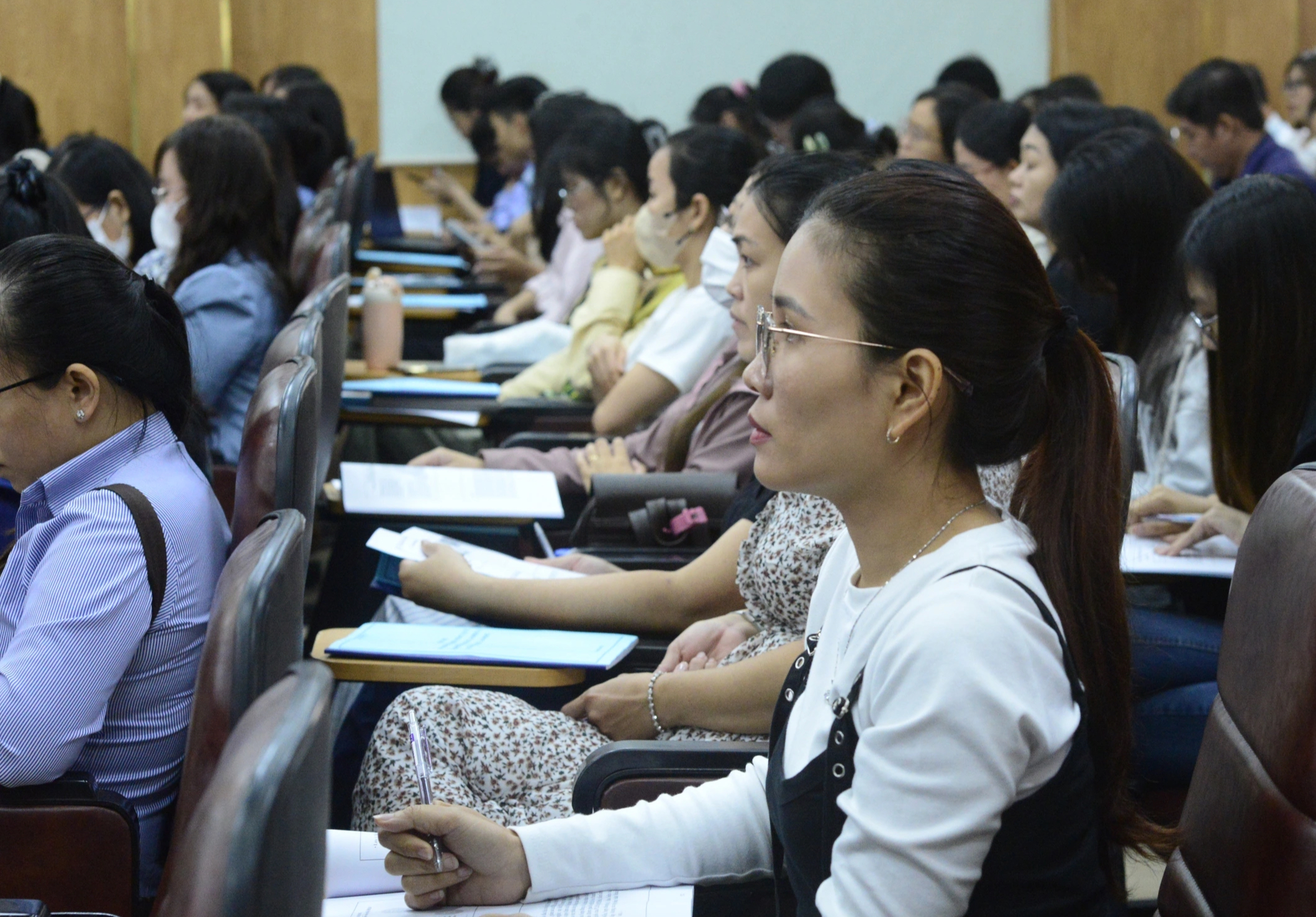Quy định mới sử dụng lao động nước ngoài, thủ tục ra sao?- Ảnh 2.