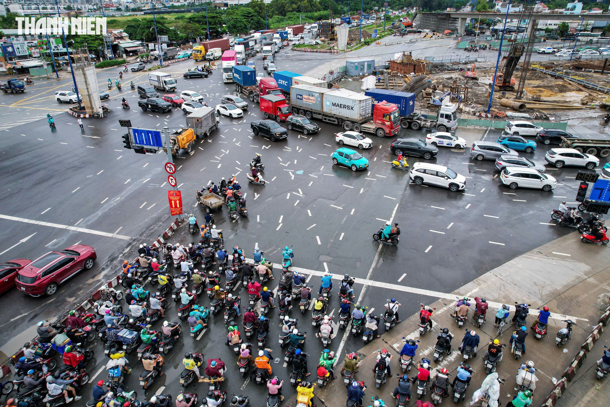 Xóa vạch kẻ đường như ma trận ở nút giao An Phú - Ảnh 2.