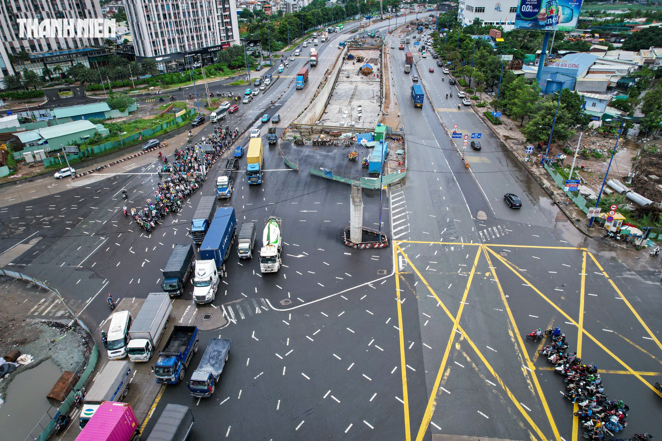 Xóa vạch kẻ đường như ma trận ở nút giao An Phú - Ảnh 1.
