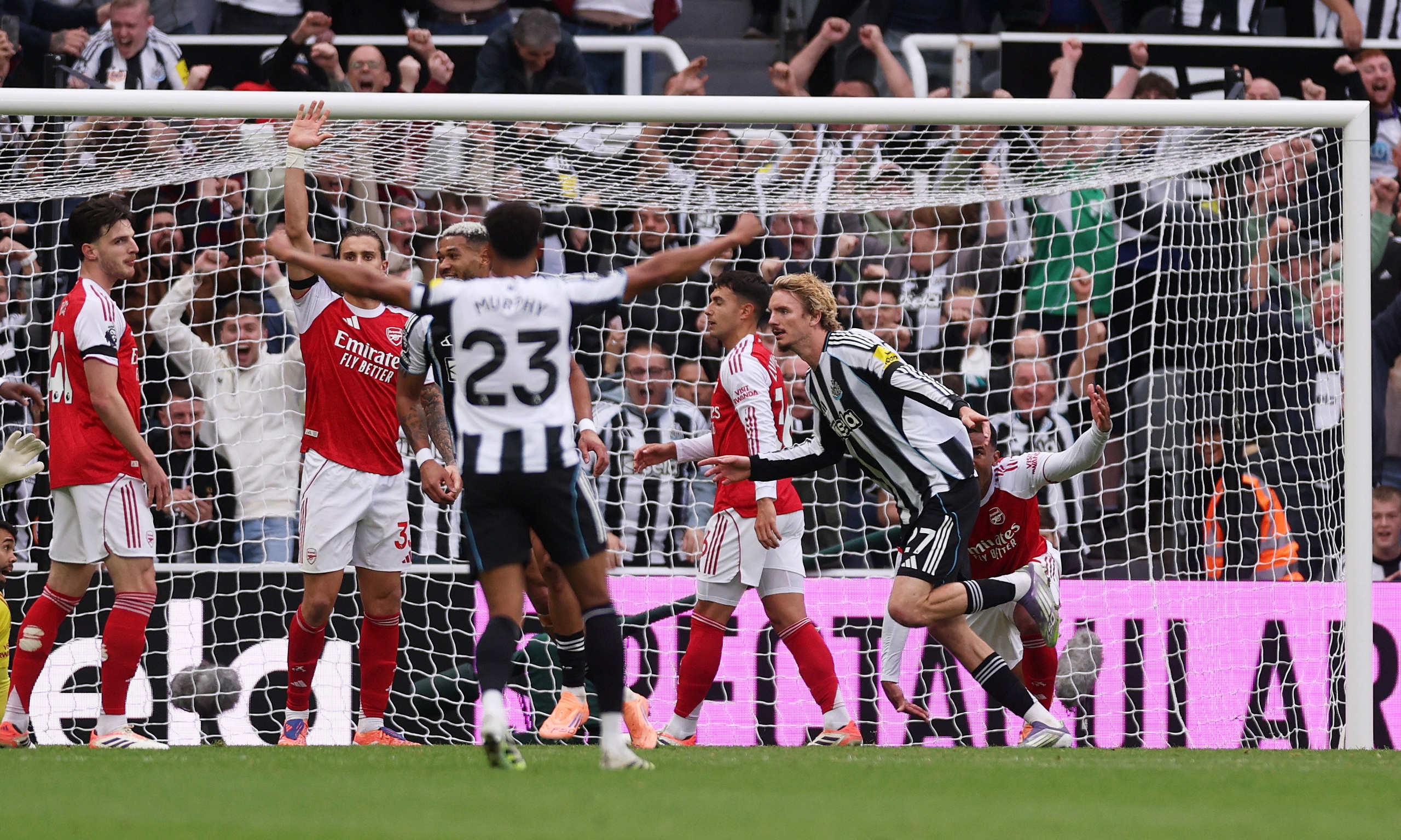 Newcastle thua đau Arsenal phút 90+6, tranh cãi cực gắt nổ ra: Trọng tài VAR ở đâu?- Ảnh 3.