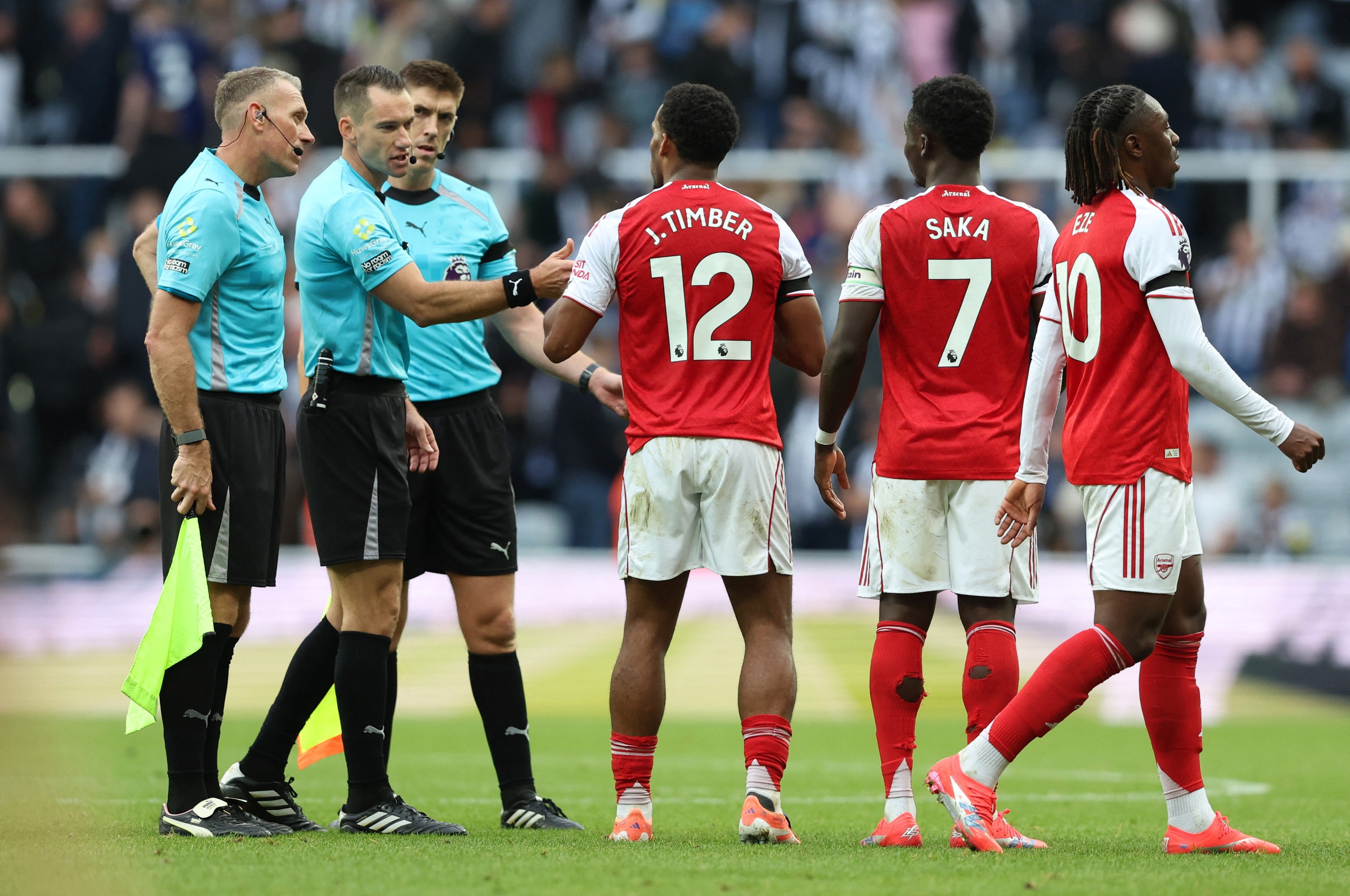 Newcastle thua đau Arsenal phút 90+6, tranh cãi cực gắt nổ ra: Trọng tài VAR ở đâu?- Ảnh 5.