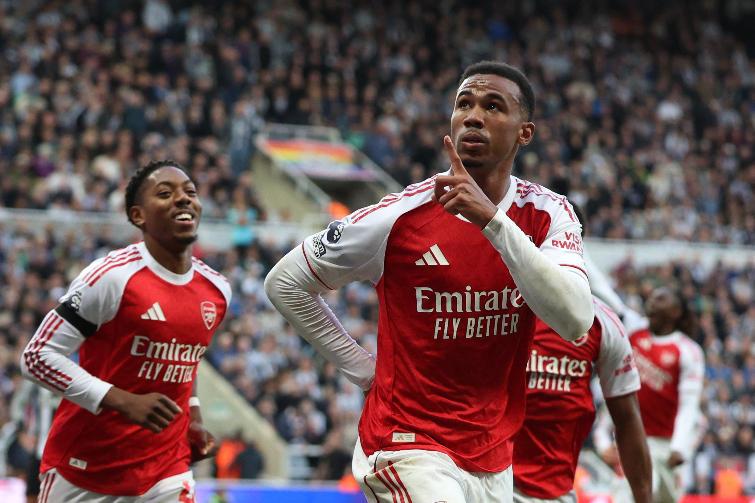 Newcastle thua đau Arsenal phút 90+6, tranh cãi cực gắt nổ ra: Trọng tài VAR ở đâu?- Ảnh 9.