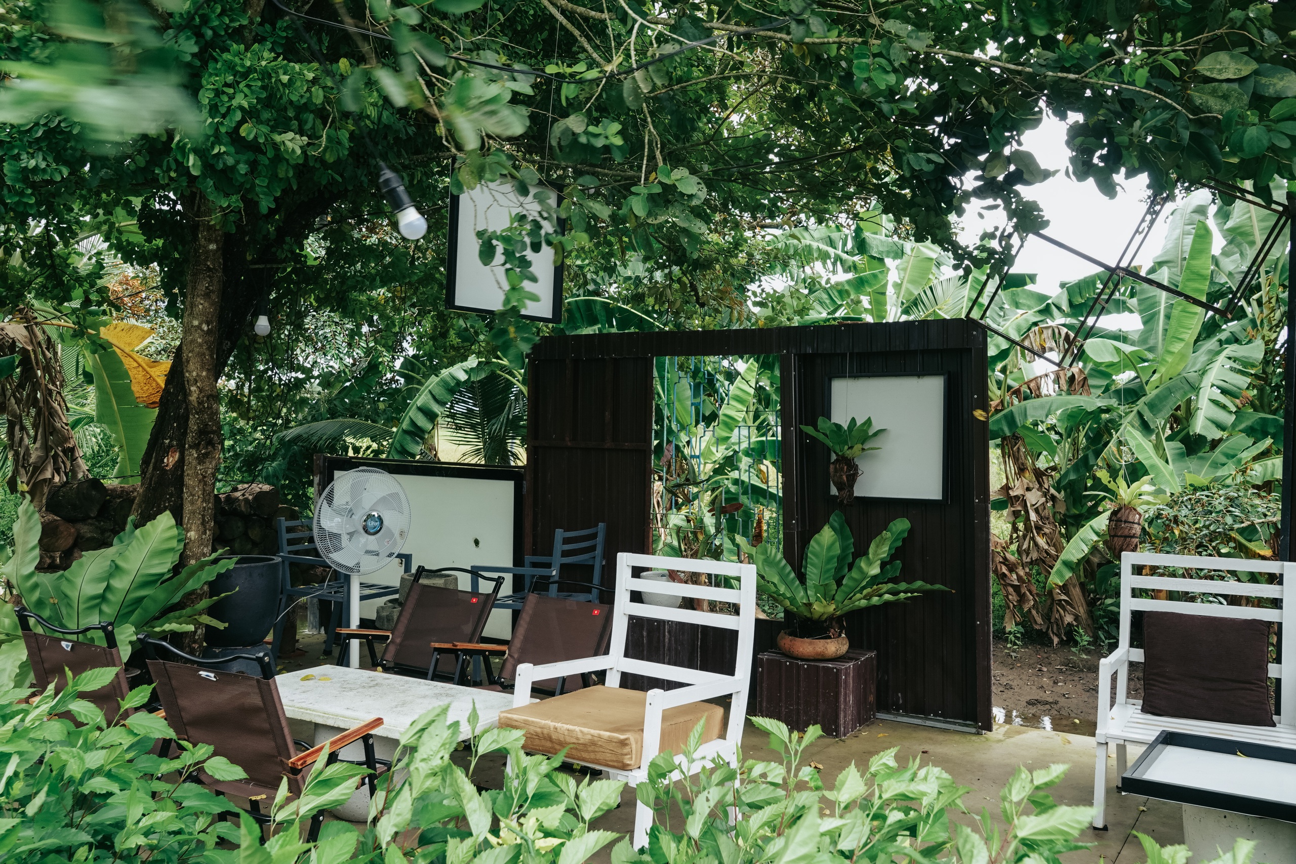 Qu&aacute;n c&agrave; ph&ecirc; hương đồng gi&oacute; nội 'n&iacute;u ch&acirc;n' giới trẻ Cần Thơ - Ảnh 4.