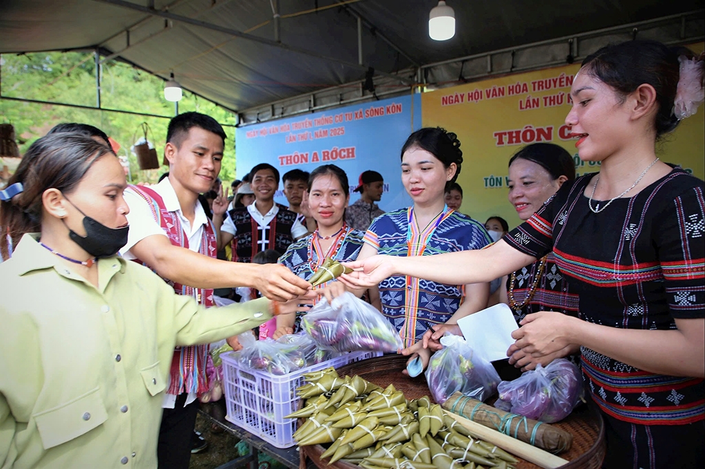 Hỗ trợ miền núi: Kết nghĩa giữa phường miền xuôi và xã miền ngược tại Đà Nẵng - Ảnh 5.