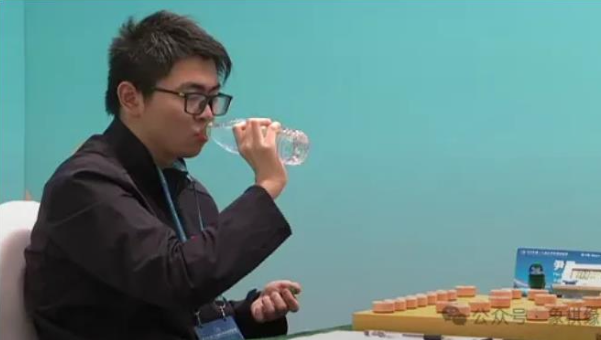 Juara dunia Lai Ly Huynh dengan keberanian yang luar biasa, melalui kaca mata Cina - Foto 1. Nhà vô địch thế giới Lại Lý Huynh với bản lĩnh phi thường, qua lăng kính người Trung Quốc- Ảnh 1.