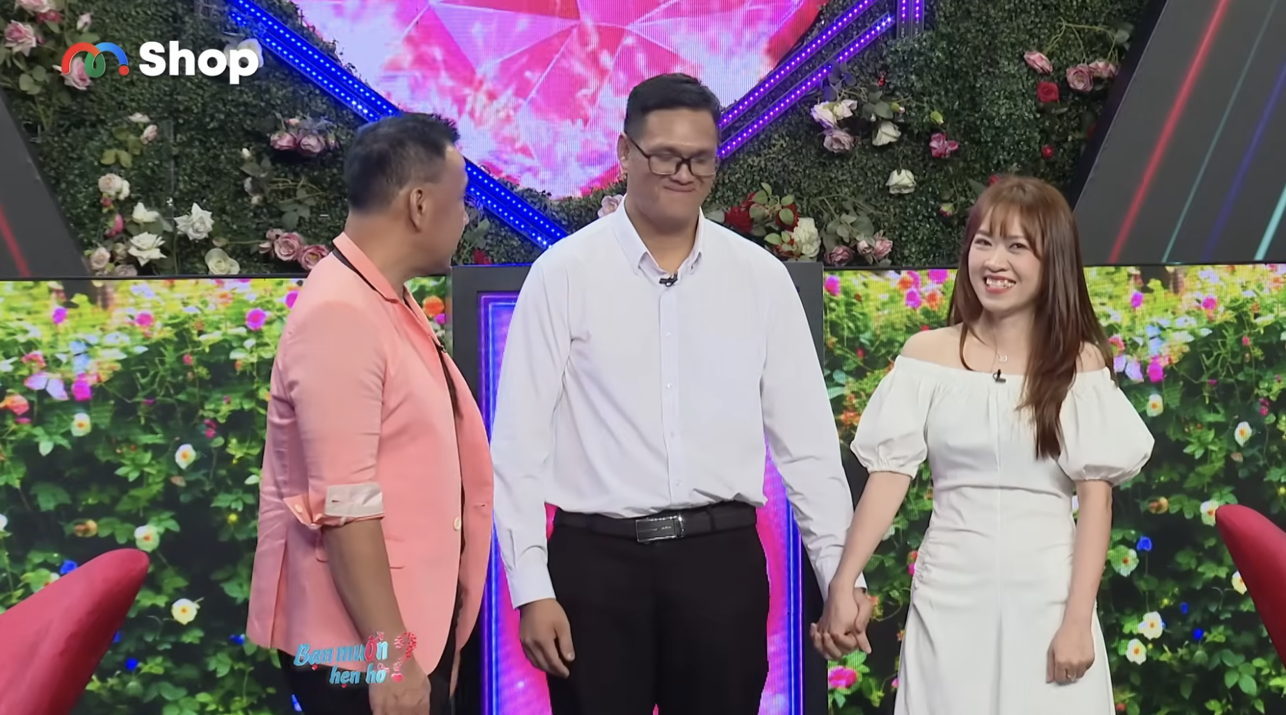 Chàng trai đến show hẹn hò, được mẹ ủng hộ bấm nút với mẹ đơn thân - Ảnh 1.