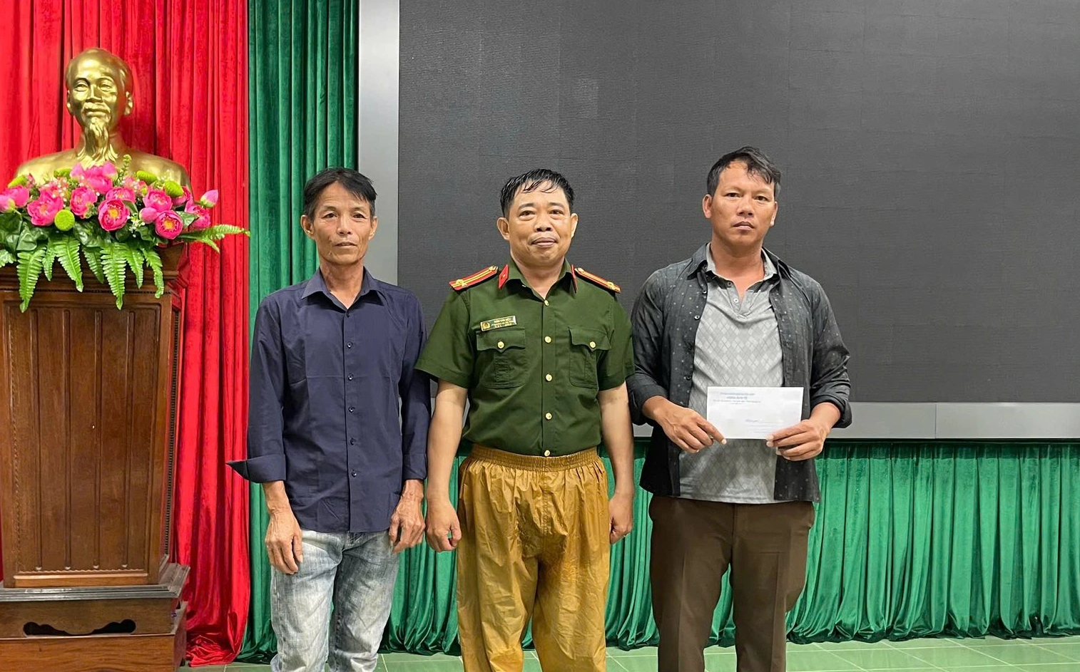 Vụ 2 t&agrave;u c&aacute; ch&igrave;m tại Quảng Trị: Gặp lại người h&ugrave;ng Vietship 01- Ảnh 5.