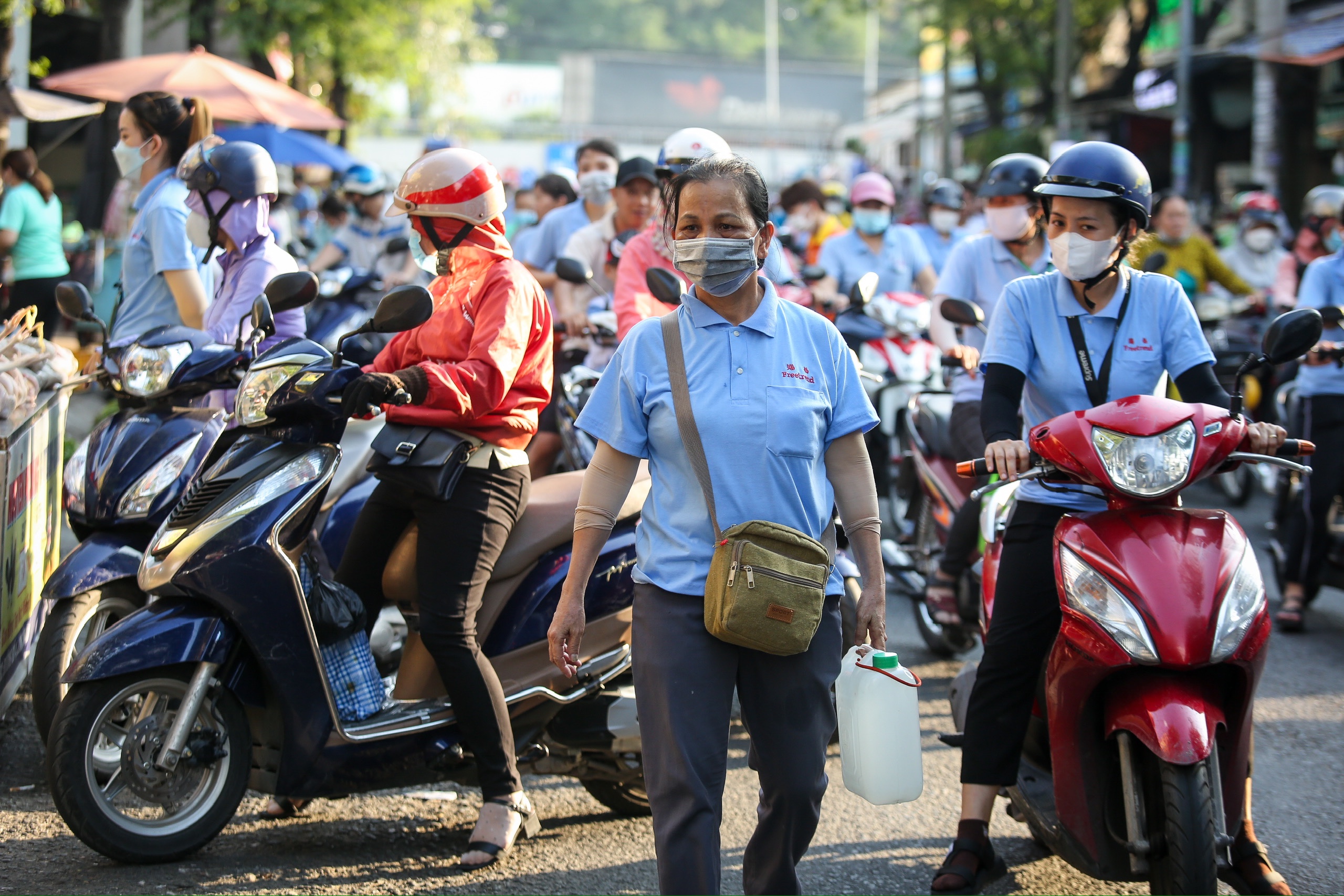 Lao động rời TP.HCM ngày càng nhiều: 'Định vị thành phố đáng sống cho công nhân'- Ảnh 3.