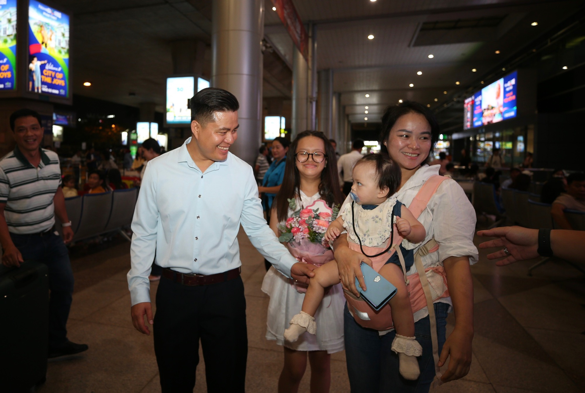 Nhà vô địch cờ tướng thế giới Lại Lý Huynh: 'Ngày đăng quang đúng ngày thôi nôi con gái’- Ảnh 1.