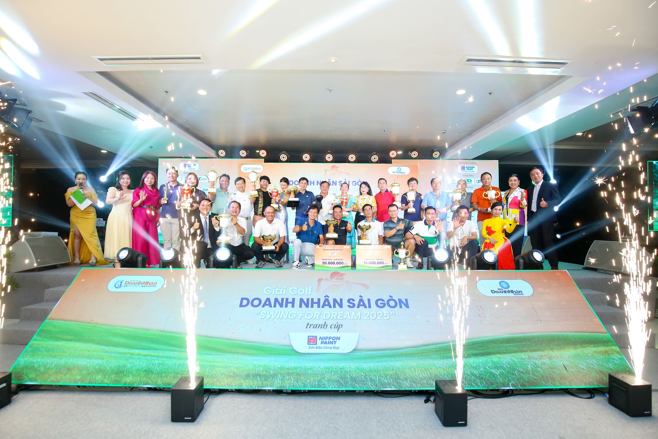 កីឡាករវាយកូនហ្គោល Nguyen Nam Son បានឈ្នះការប្រកួតវាយកូនហ្គោលអាជីវកម្ម Saigon - Swing For Dream 2025 - រូបថត 3 ។ Golfer Nguyễn Nam Sơn vô địch giải golf doanh nhân Sài Gòn - Swing For Dream 2025- Ảnh 3.