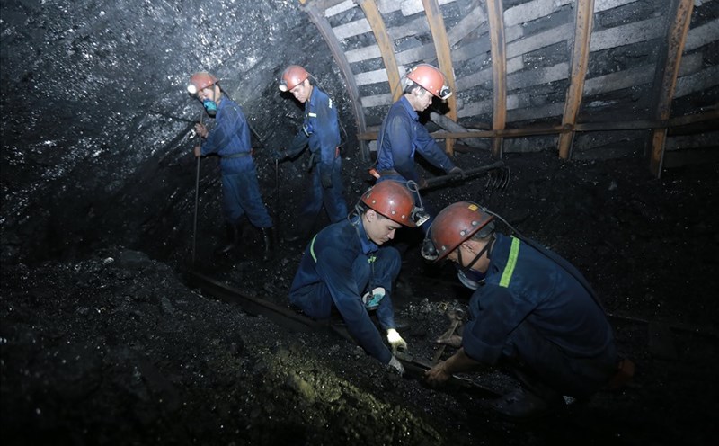 Hàng trăm người giải cứu 3 công nhân mắc kẹt dưới hầm lò ở Quảng Ninh- Ảnh 2.
